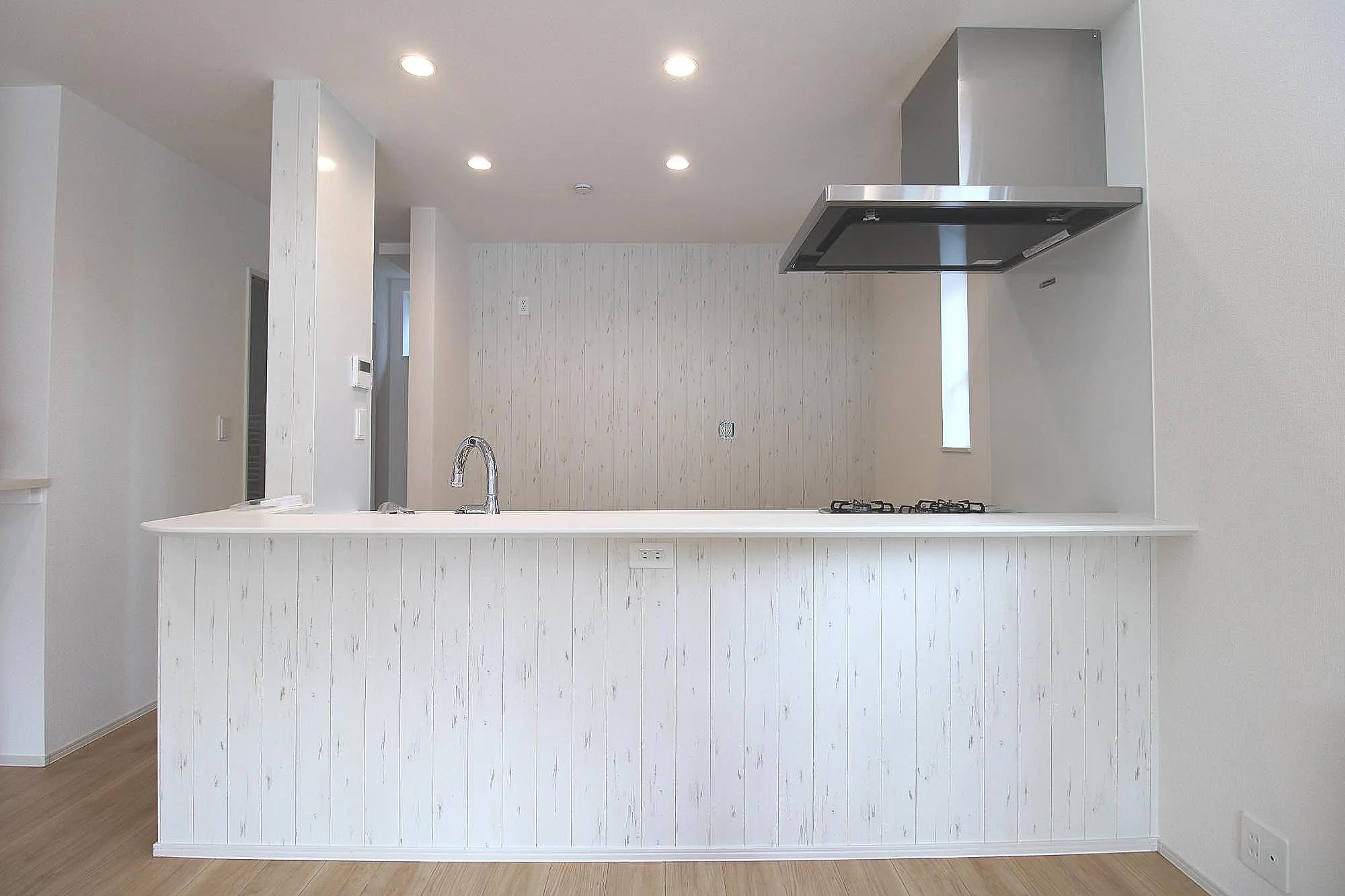 キッチンカウンター
背面アクセントクロス