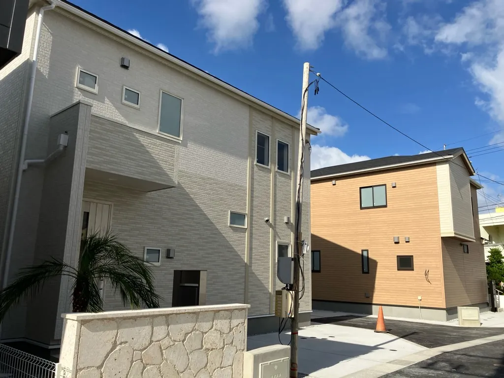 4号棟外観　　2階から遠望に海を望みます。