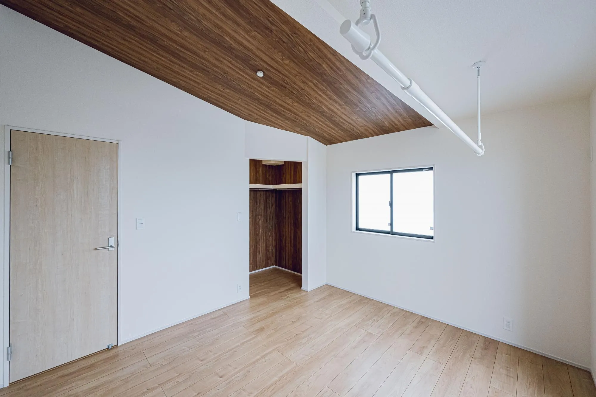 5号棟:勾配天井　ウォークインクローゼット