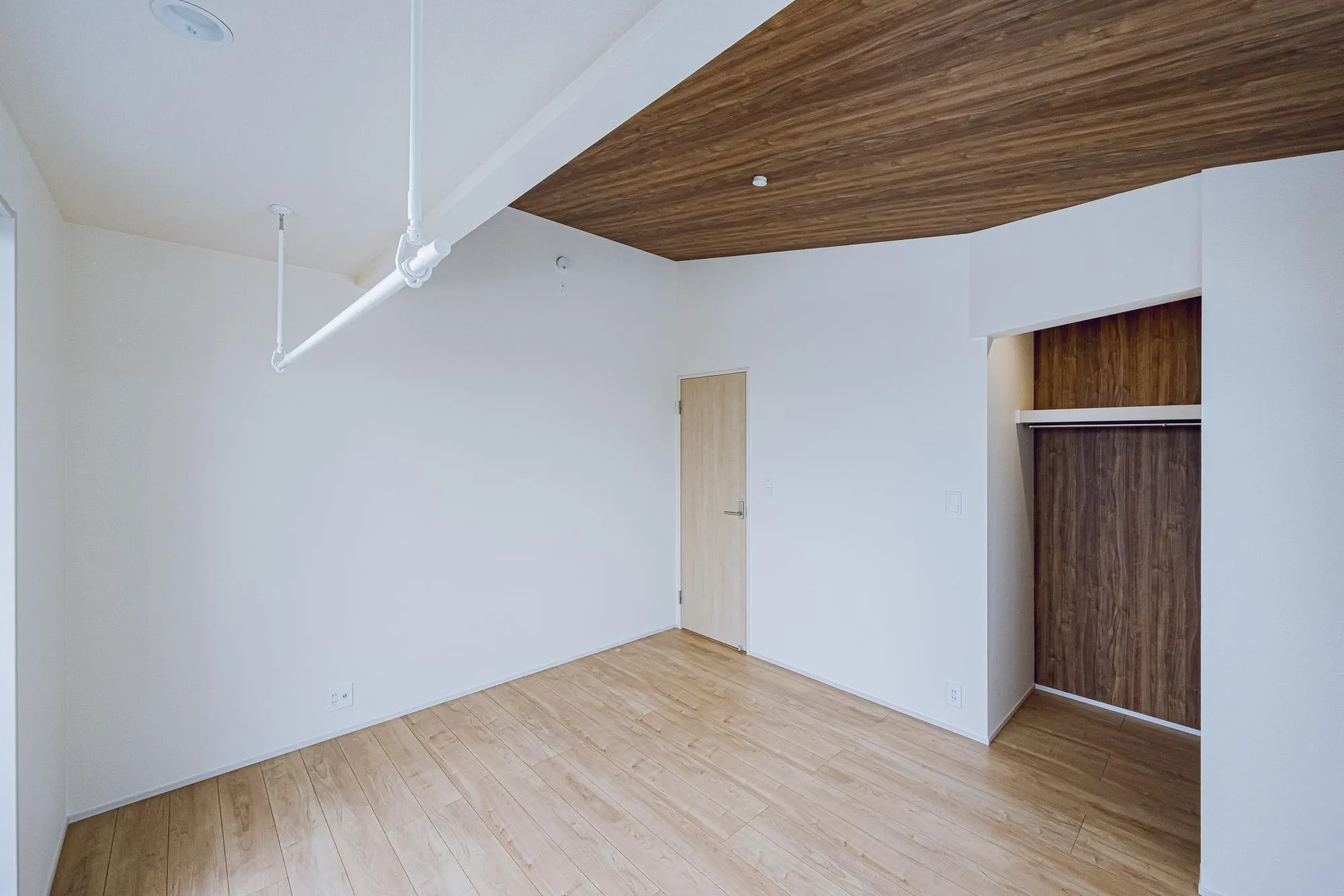 5号棟:勾配天井　ウォークインクローゼット