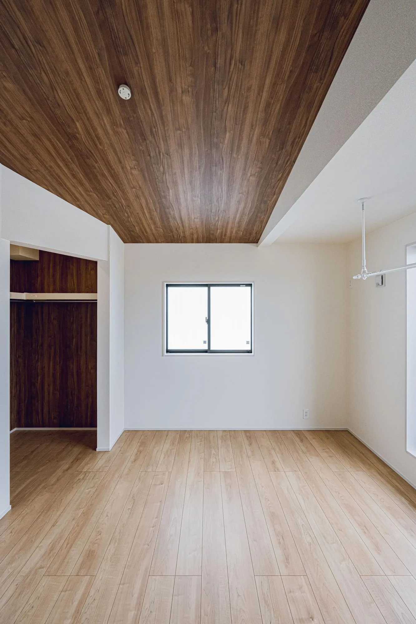 5号棟:勾配天井　ウォークインクローゼット