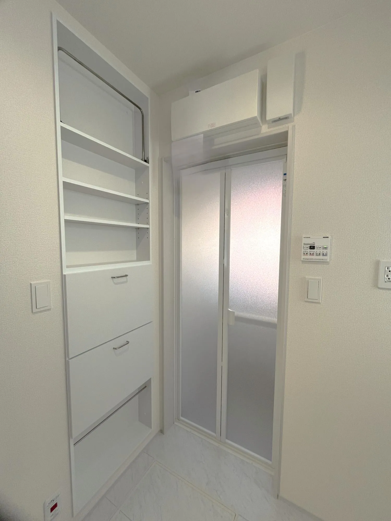 1号棟高さのある洗面所収納