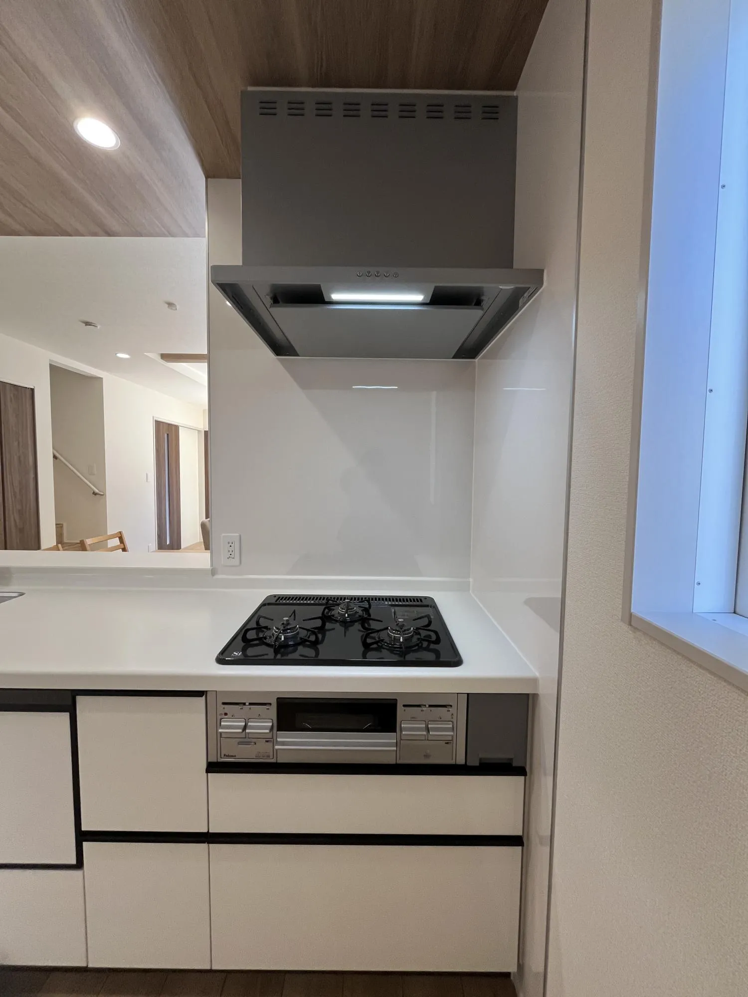 1号棟2号棟同型。薄型フラットレンジフード(シロッコファン換気扇)