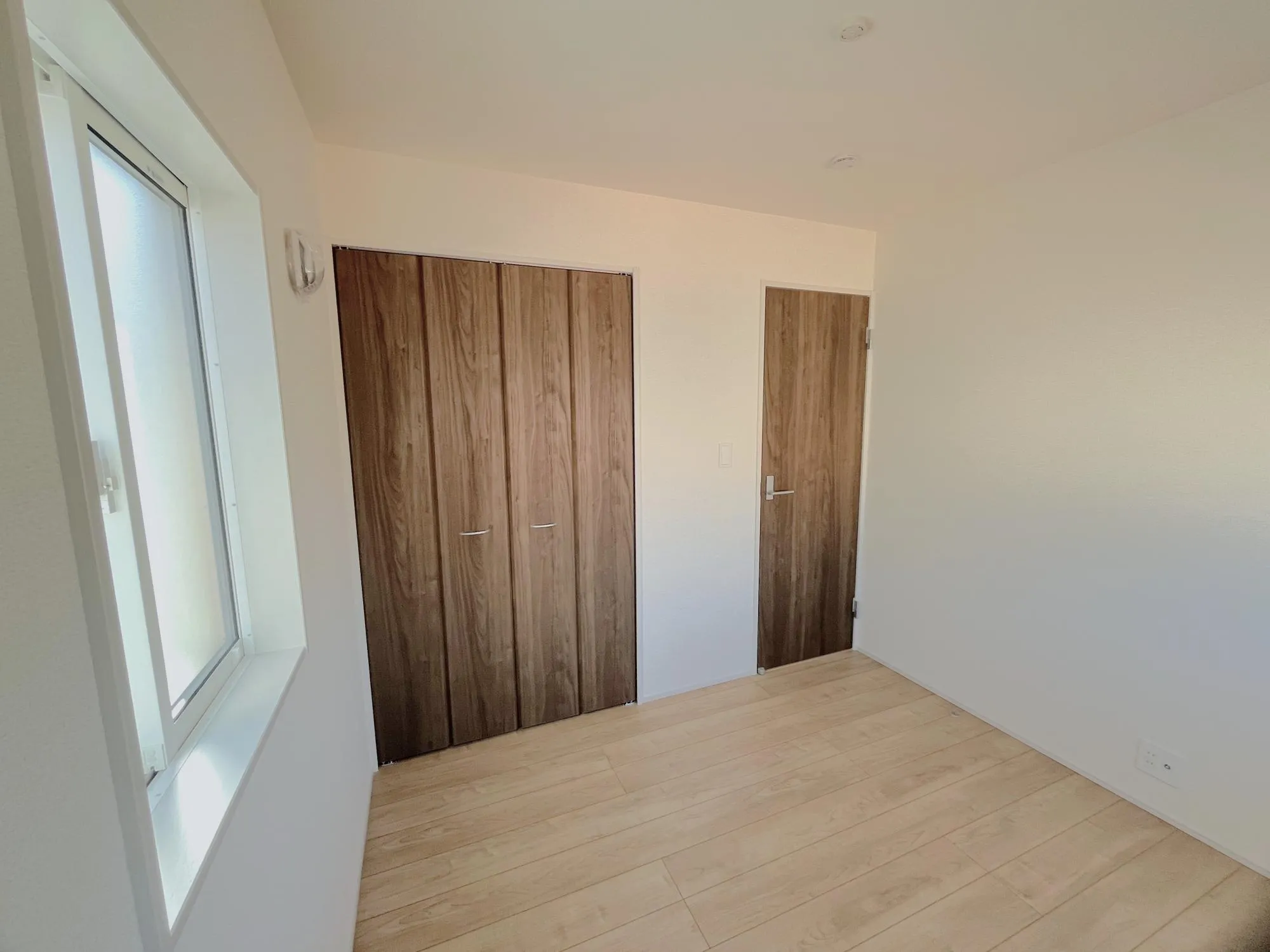 1号棟2階洋室4.5帖全居室収納スペース付!住空間もスッキリ広々