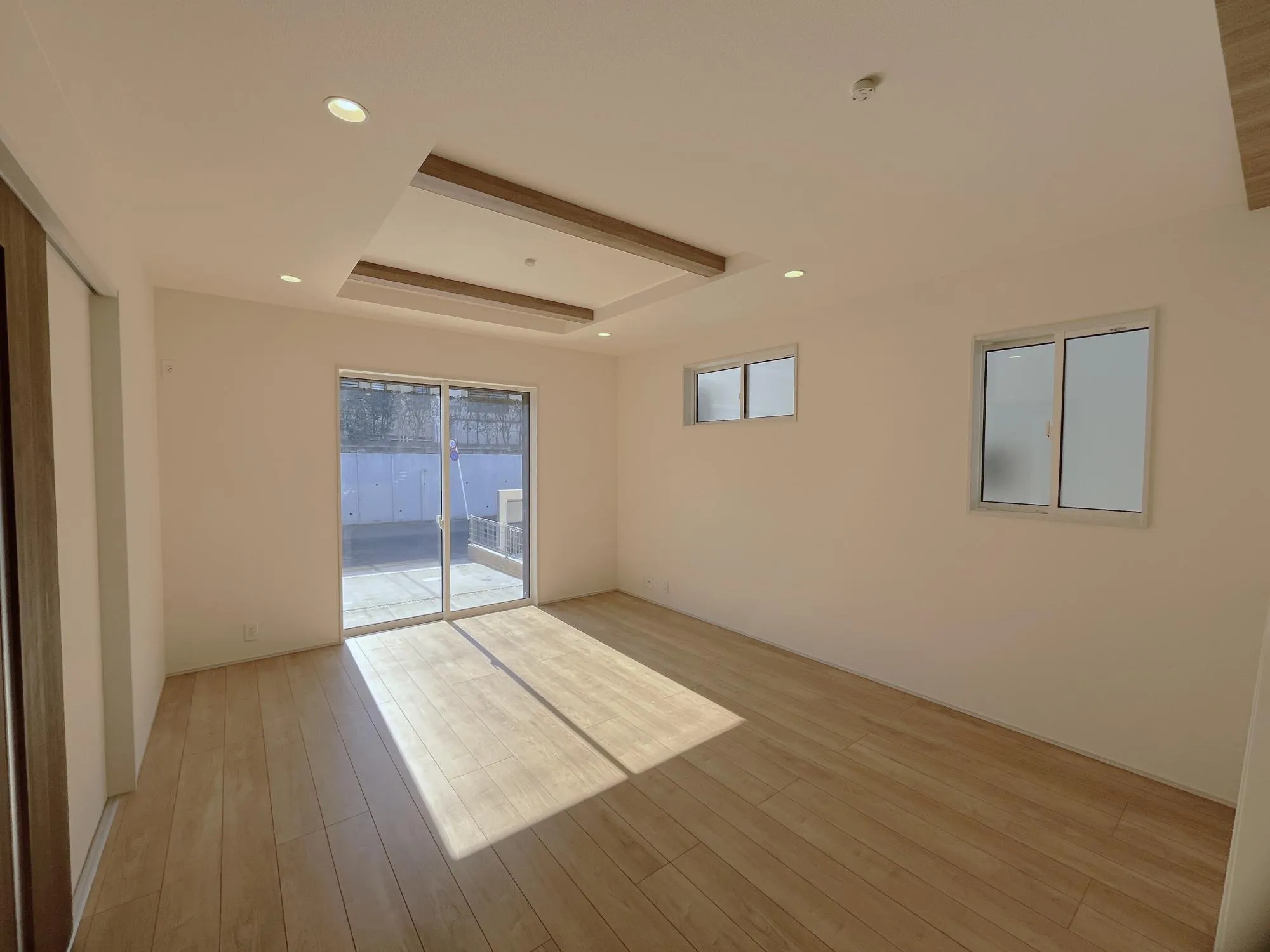 2号棟LDK南向きに大きな窓のあるLDKは家族が集まる憩いの空間