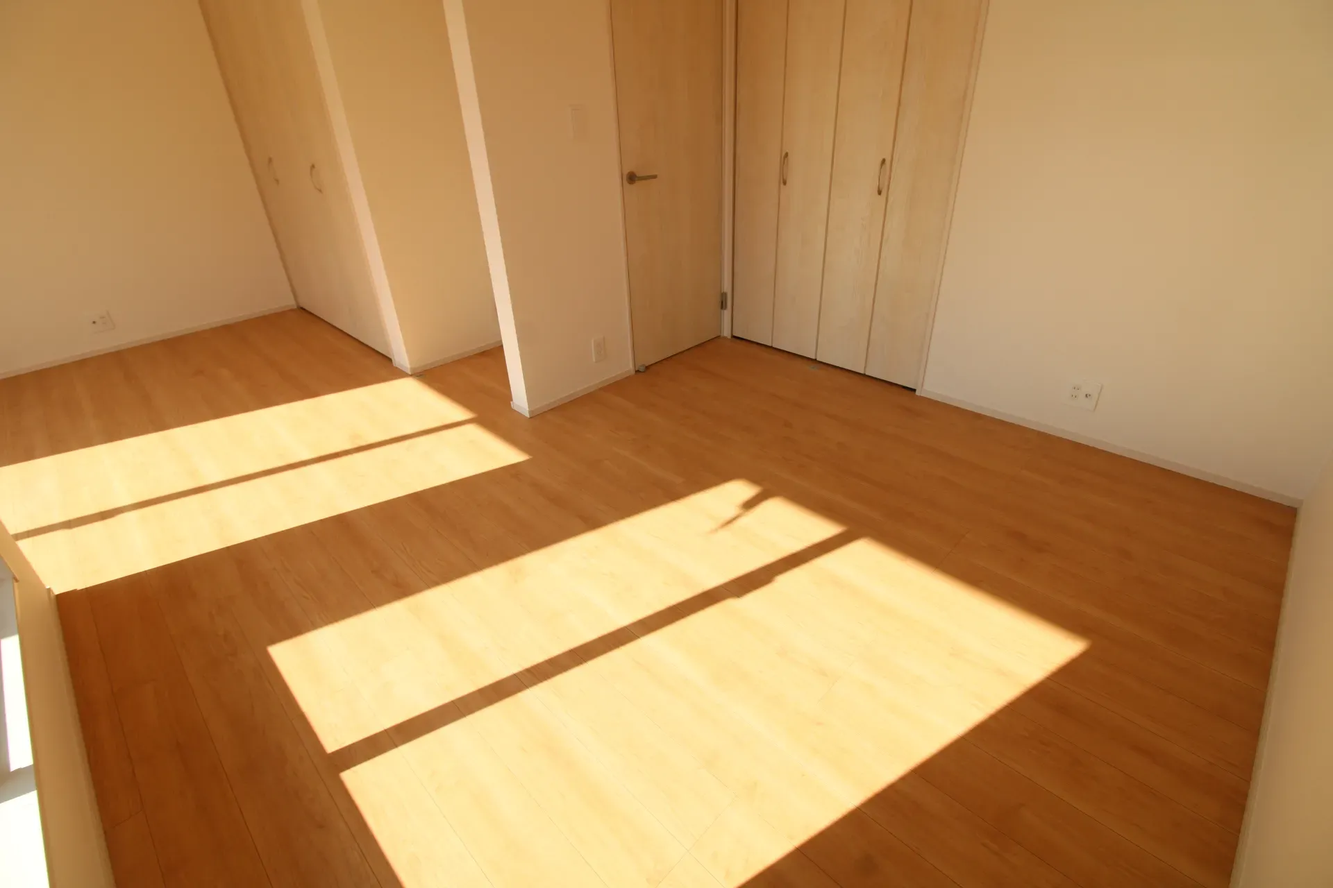 洋室(5.0帖+5.25帖)