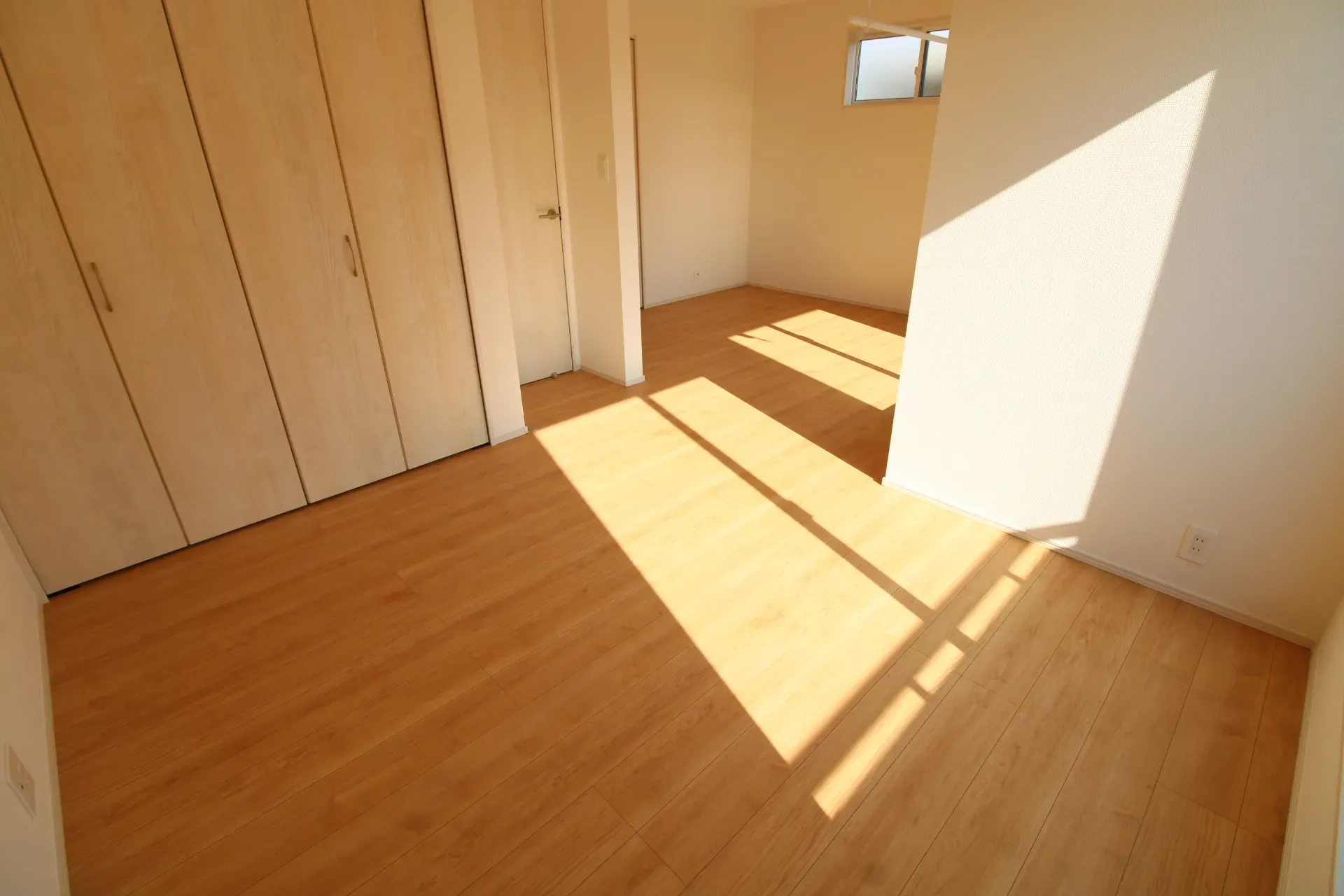 洋室(5.0帖+5.25帖)