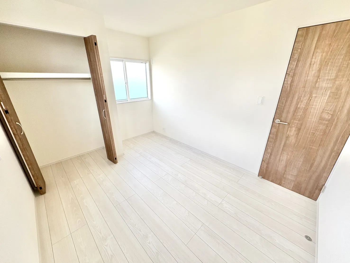 ☆1号棟　西側5.5畳洋室☆