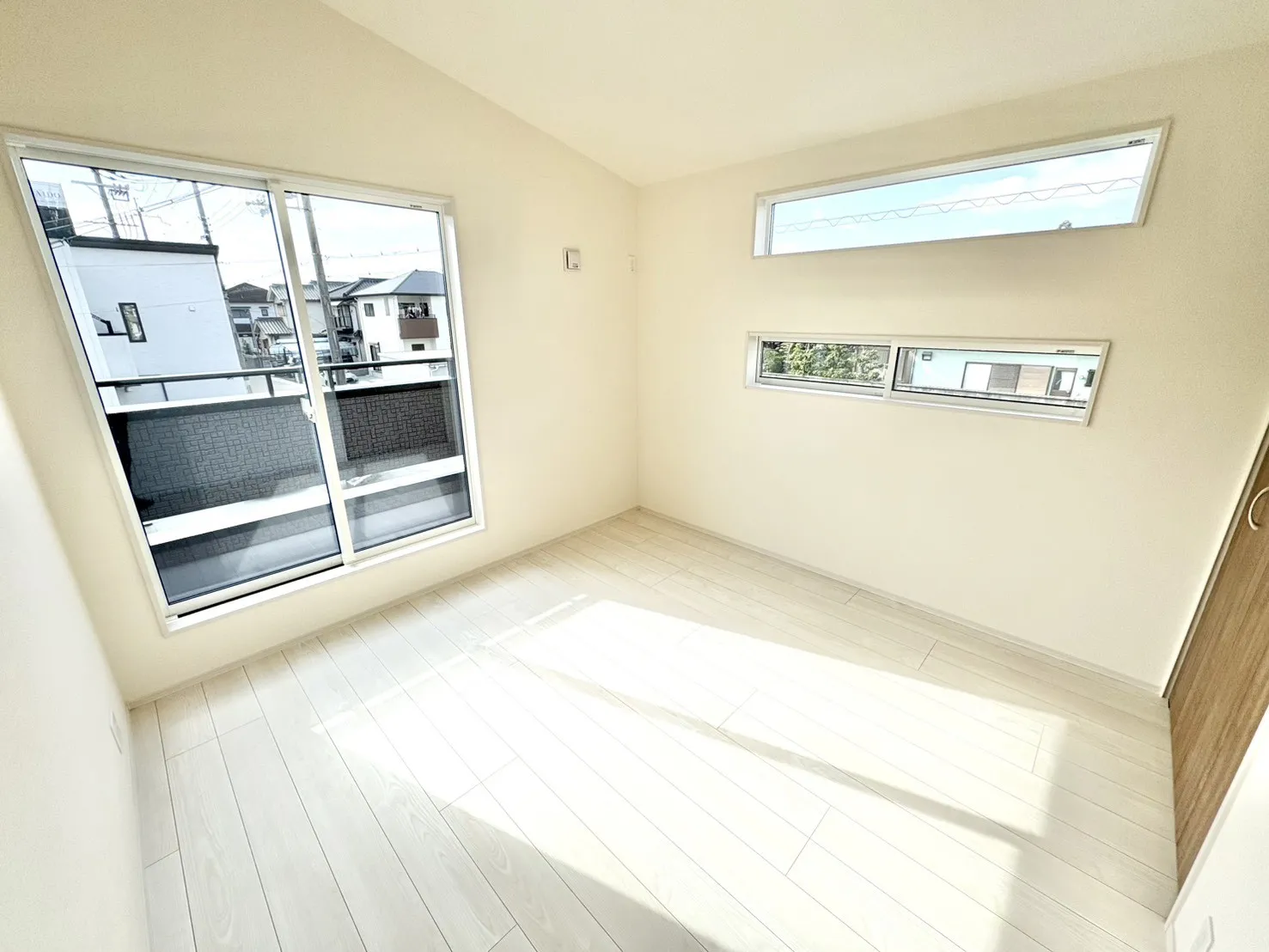 ☆1号棟　6.125畳洋室☆