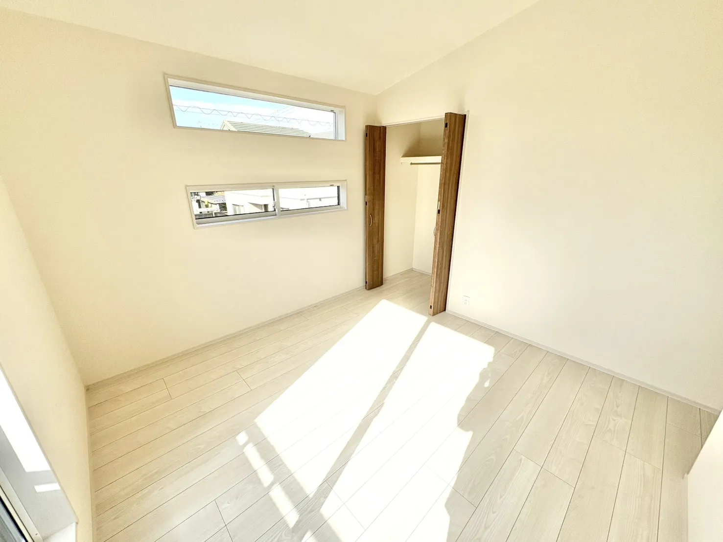 ☆1号棟　6.125畳洋室☆