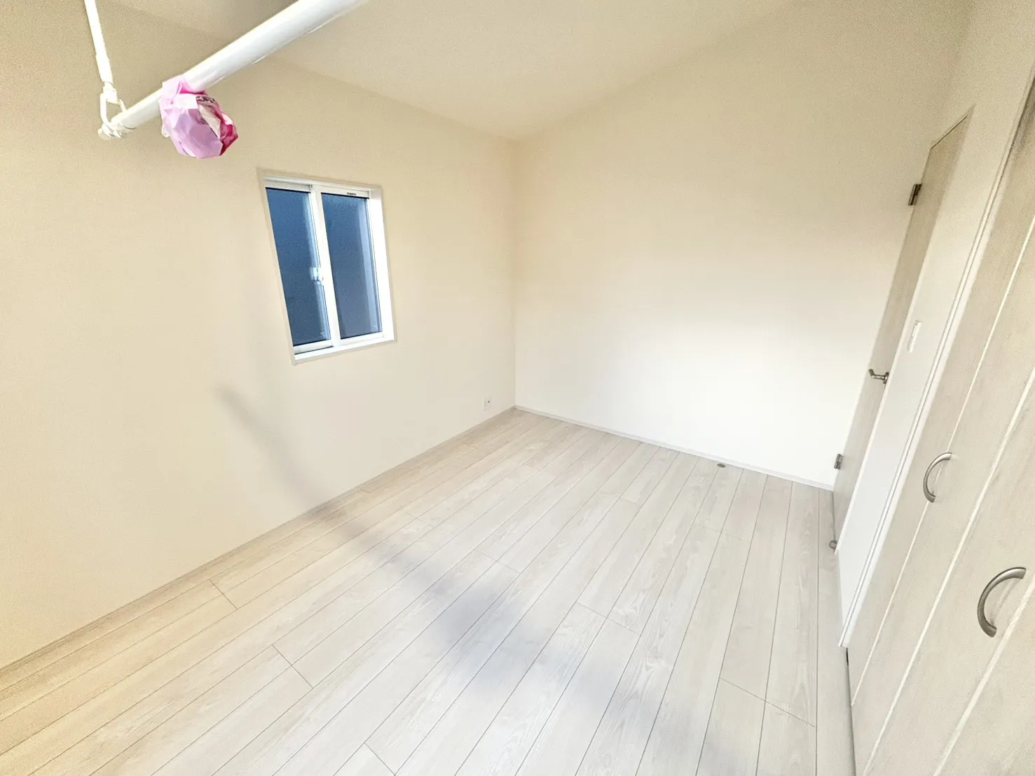 ☆2号棟　西側6畳洋室☆