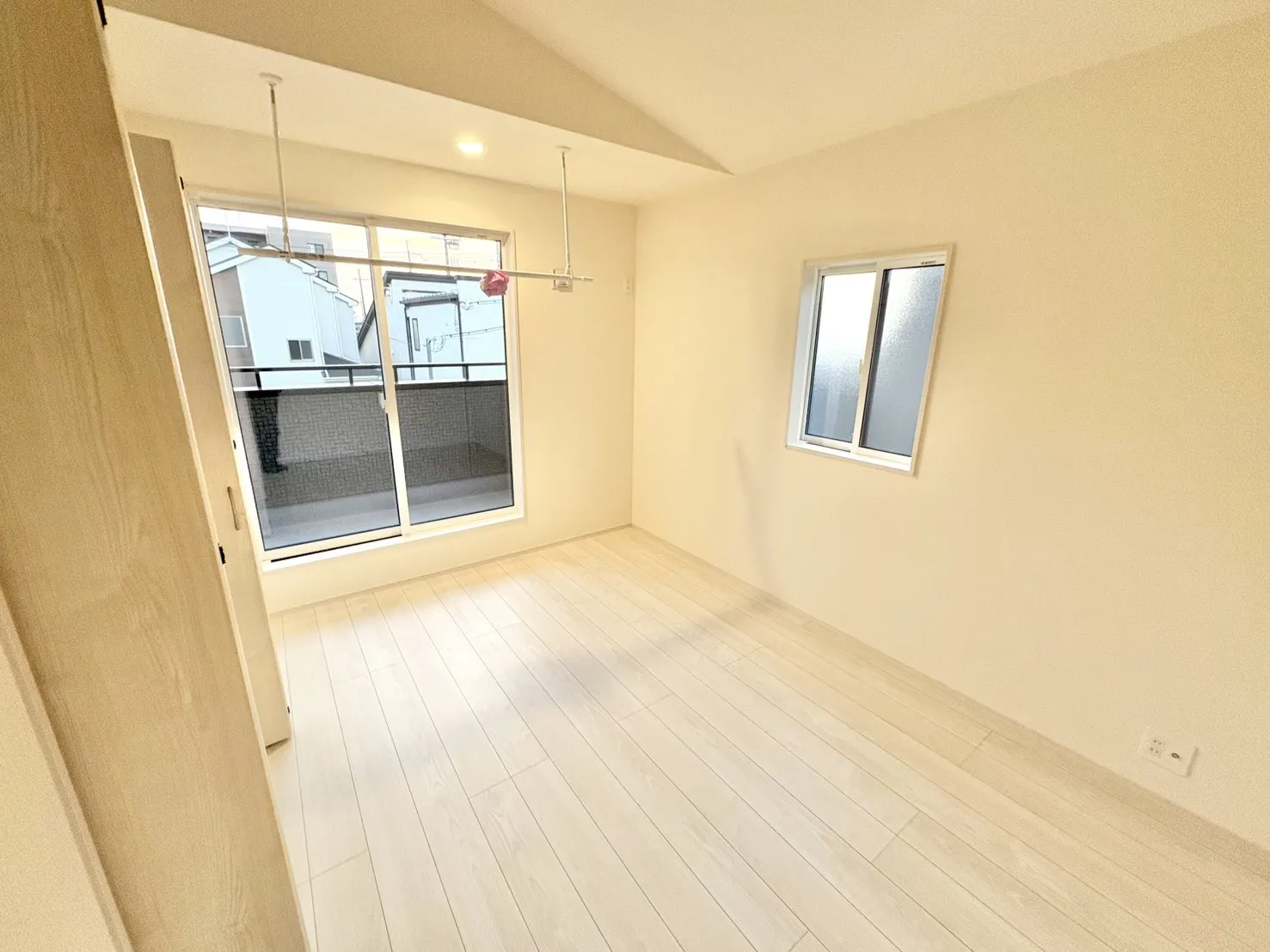 ☆2号棟　西側6畳洋室☆