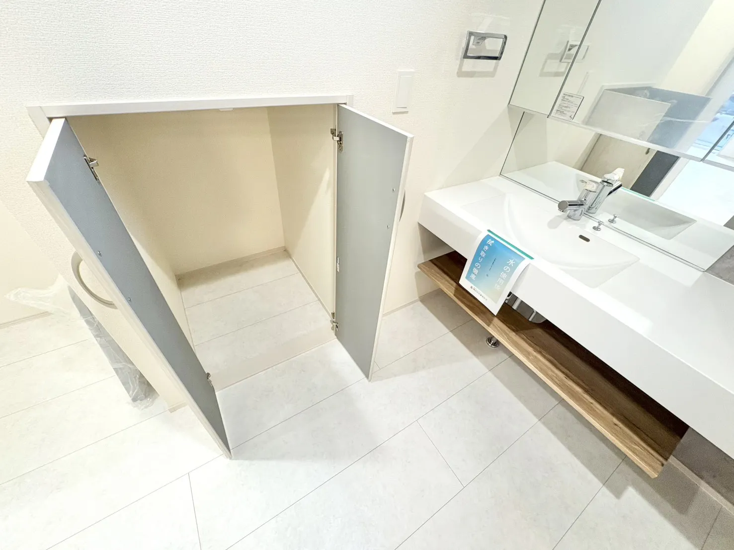 ☆2号棟　洗面所収納☆