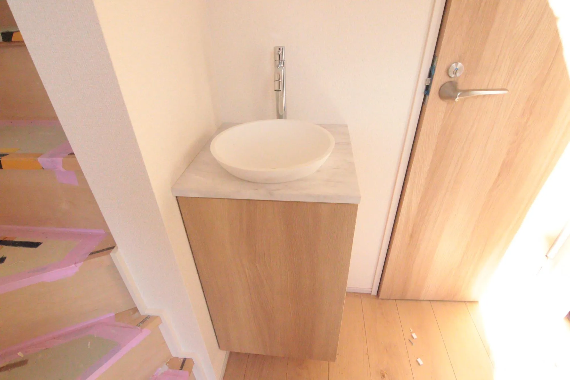 玄関入るとすぐお手洗い場あり。(温水使用不可)