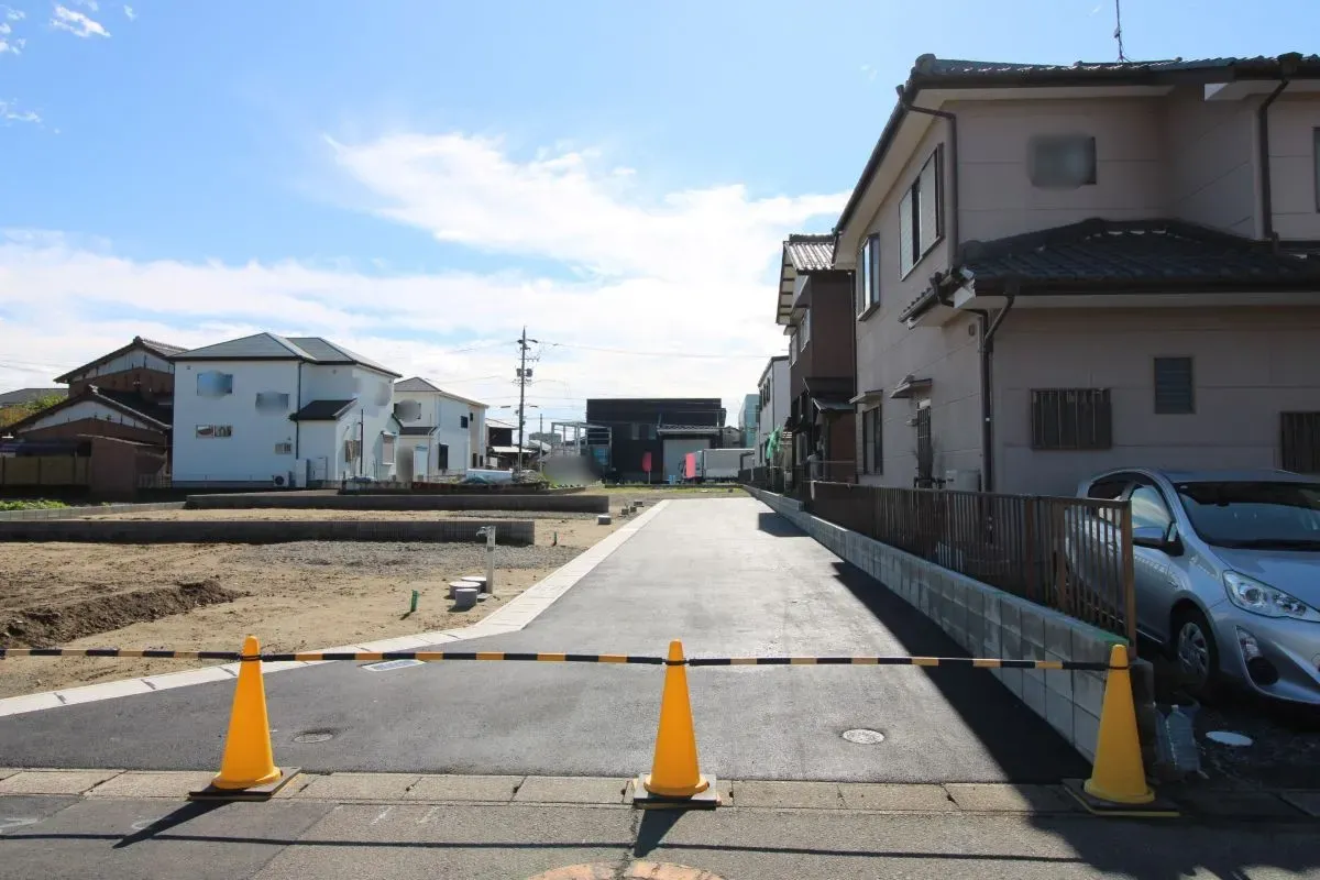 11月1日撮影　前面道路(北→南)