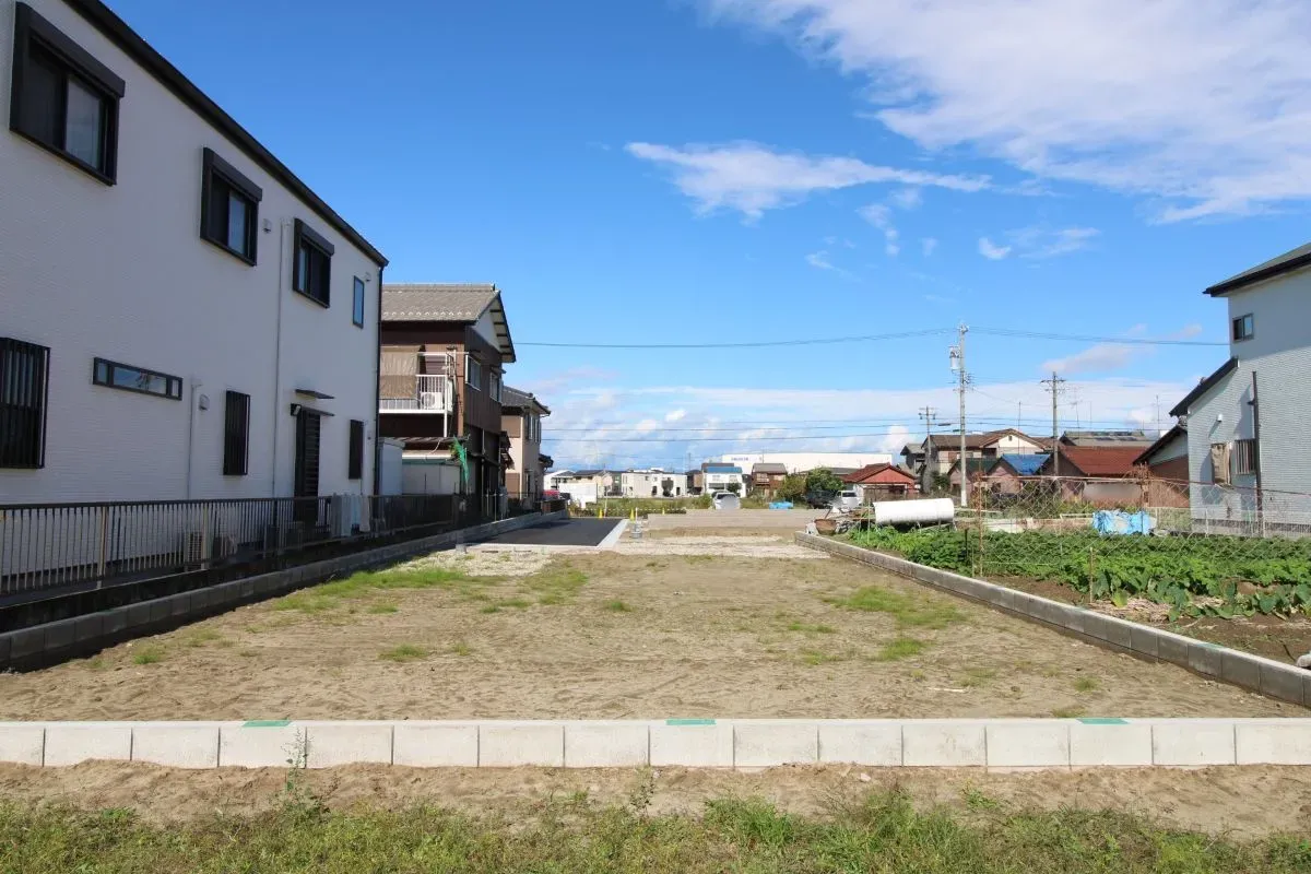 11月1日撮影　更地(南から撮影)