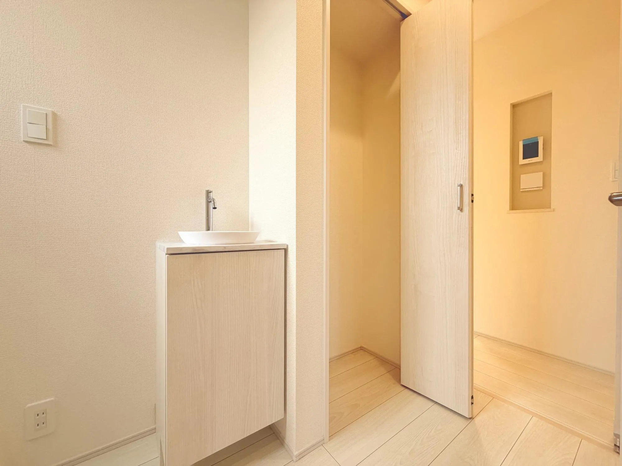 手洗器・1階廊下収納