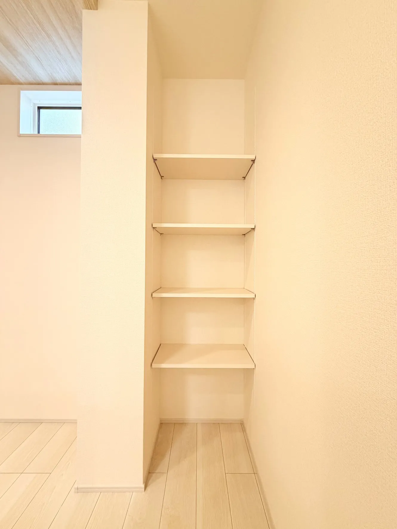 キッチン横可動棚