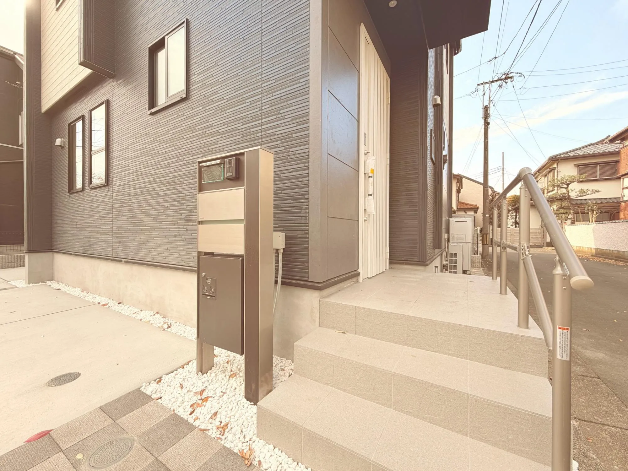 宅配ボックス付きポスト・玄関周り