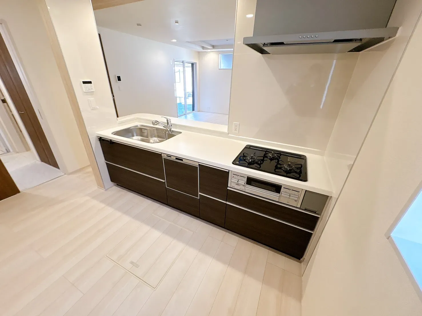 【キッチン】食洗器乾燥機、浄水器蛇口の設備充実の広々としたシステムキッチンです♪