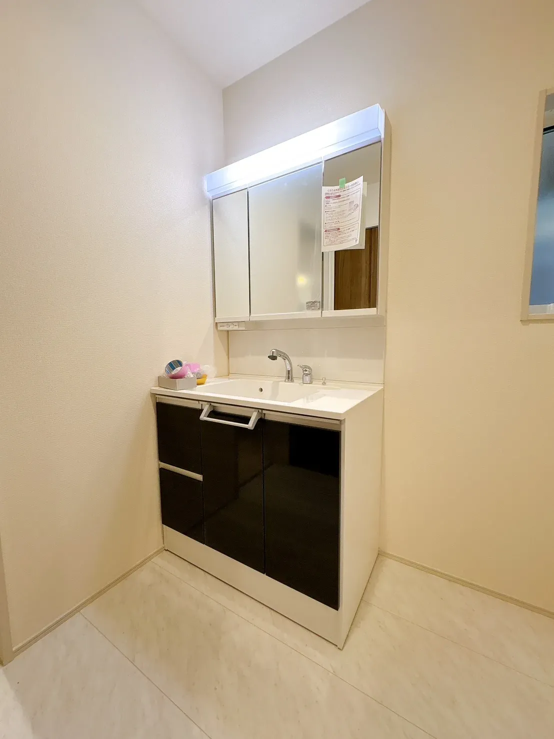 【脱衣所】大きな洗面化粧台付きです♪