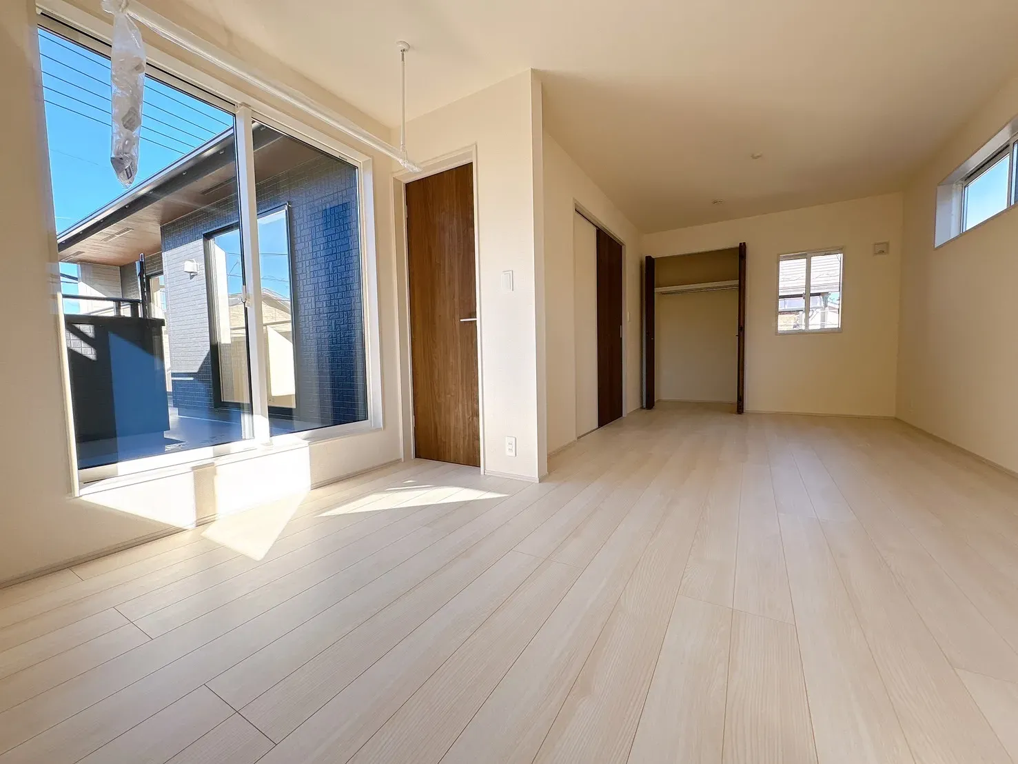 【主寝室】10帖以上の広いお部屋です♪