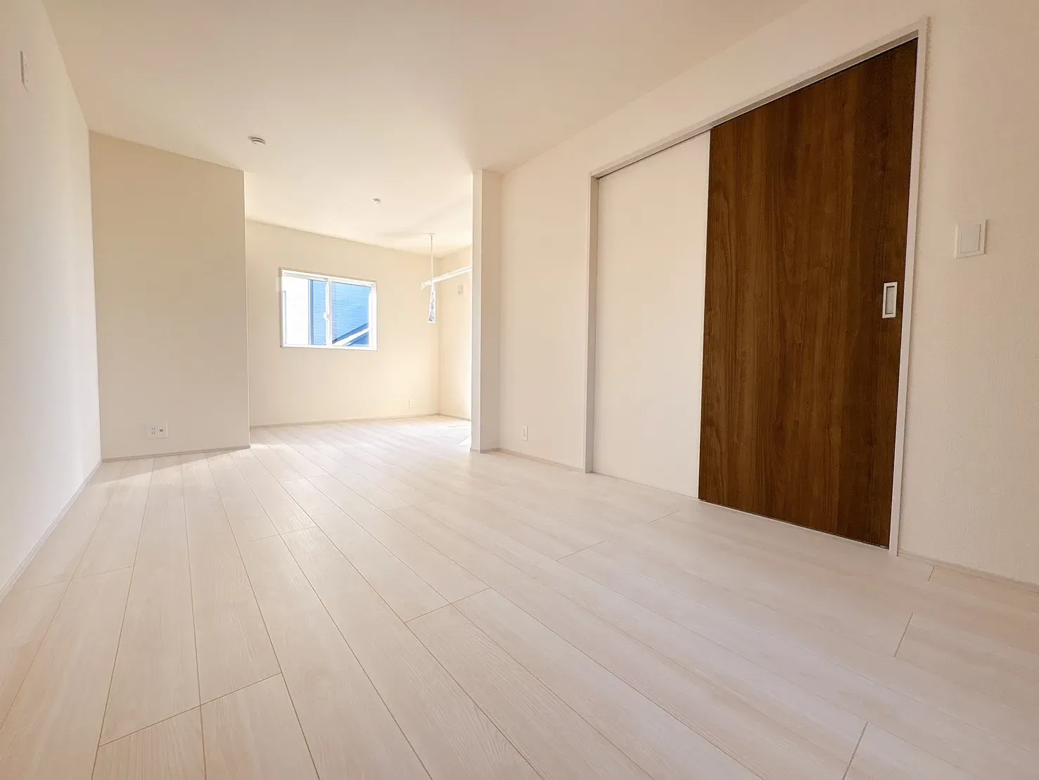 【主寝室】2つの部屋にアレンジできるフレキシブルルーム