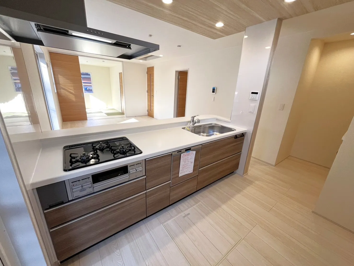 【キッチン】リビング全体が見渡せる対面キッチン♪