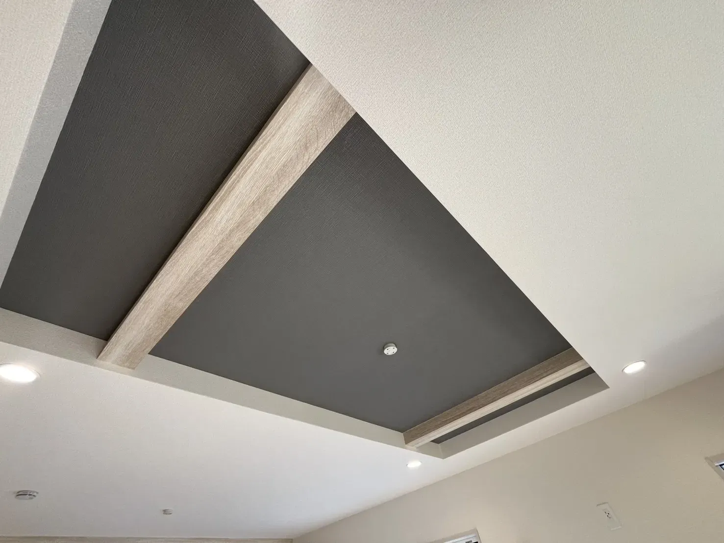 【折り上げ天井】リビングに圧迫感をあたえません♪