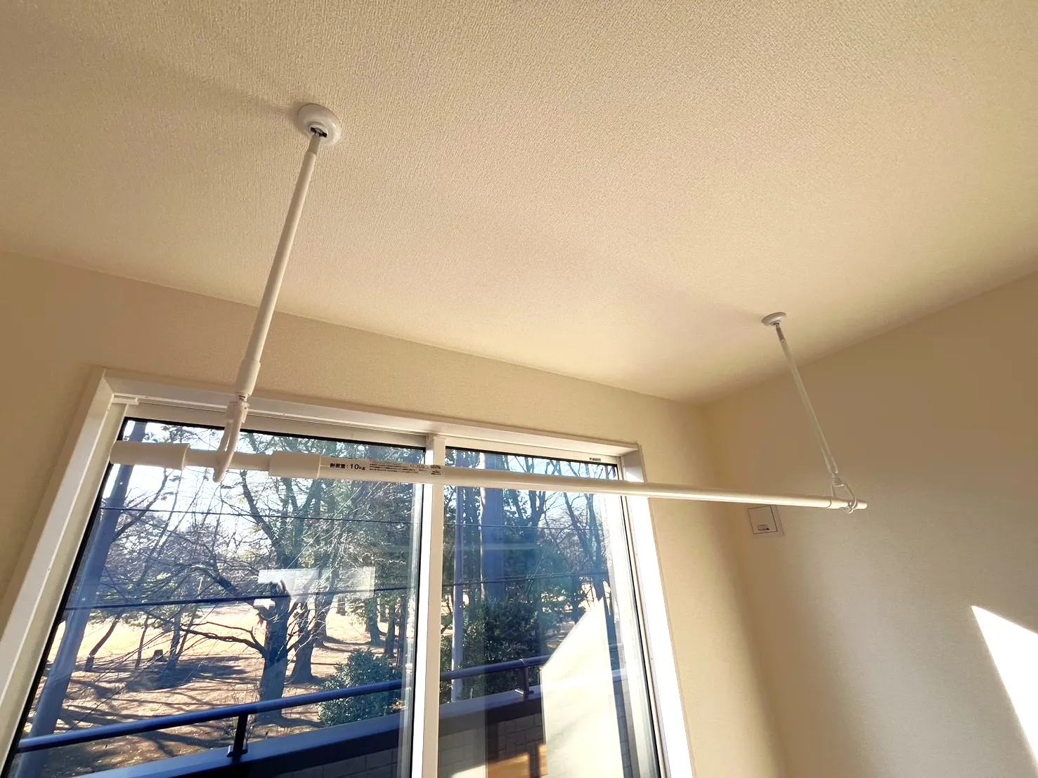 【室内物干】雨の日も安心♪お好みの高さに調節可能です♪