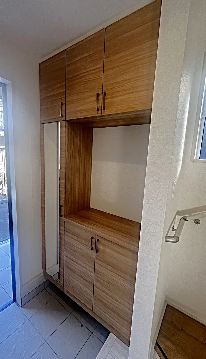 【玄関収納】大きな鏡付で、お出かけ前のチェックにも便利です♪