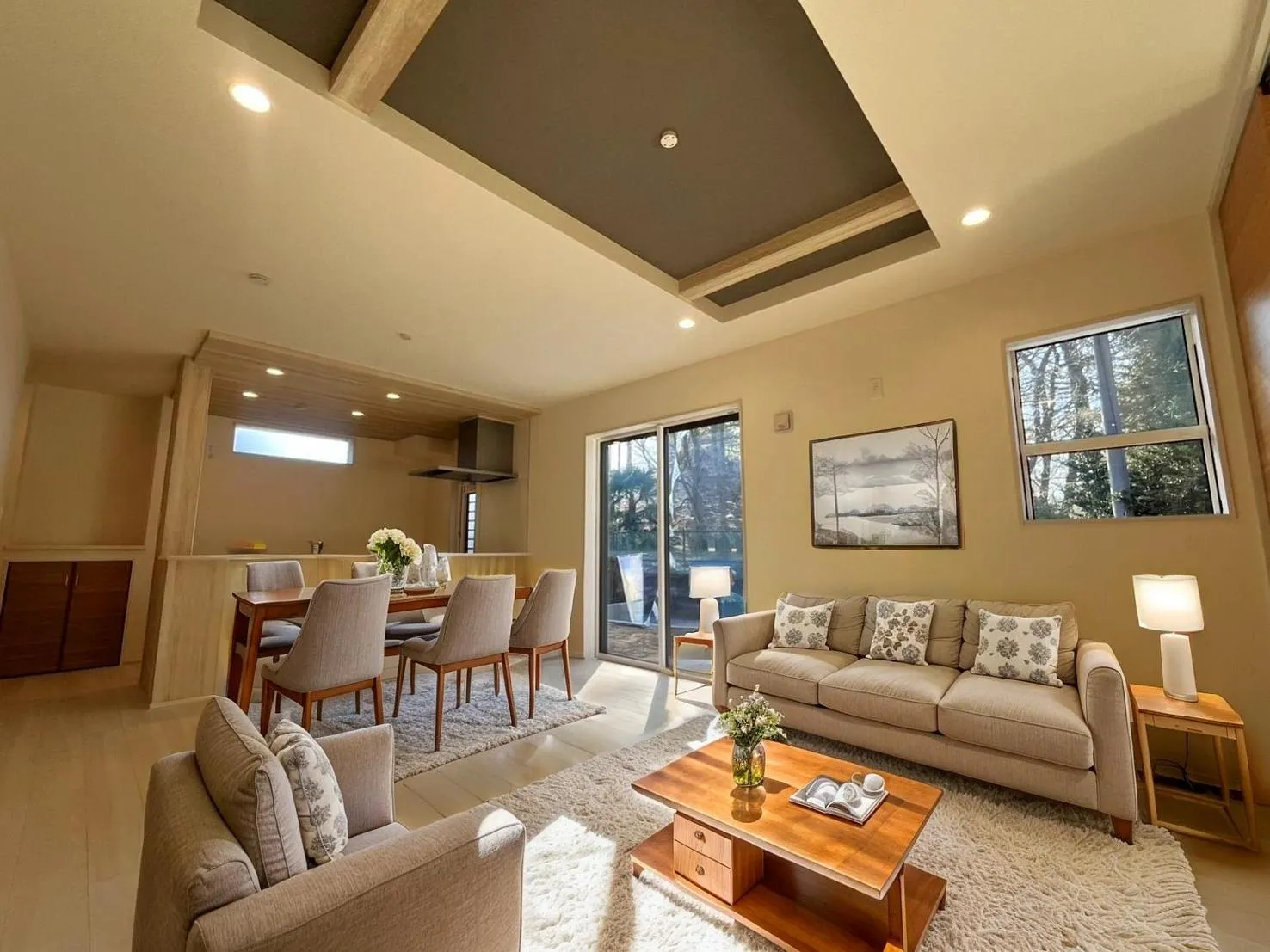 【リビング】ゆったりリビング!シャッター、折上天井と設備も充実です♪