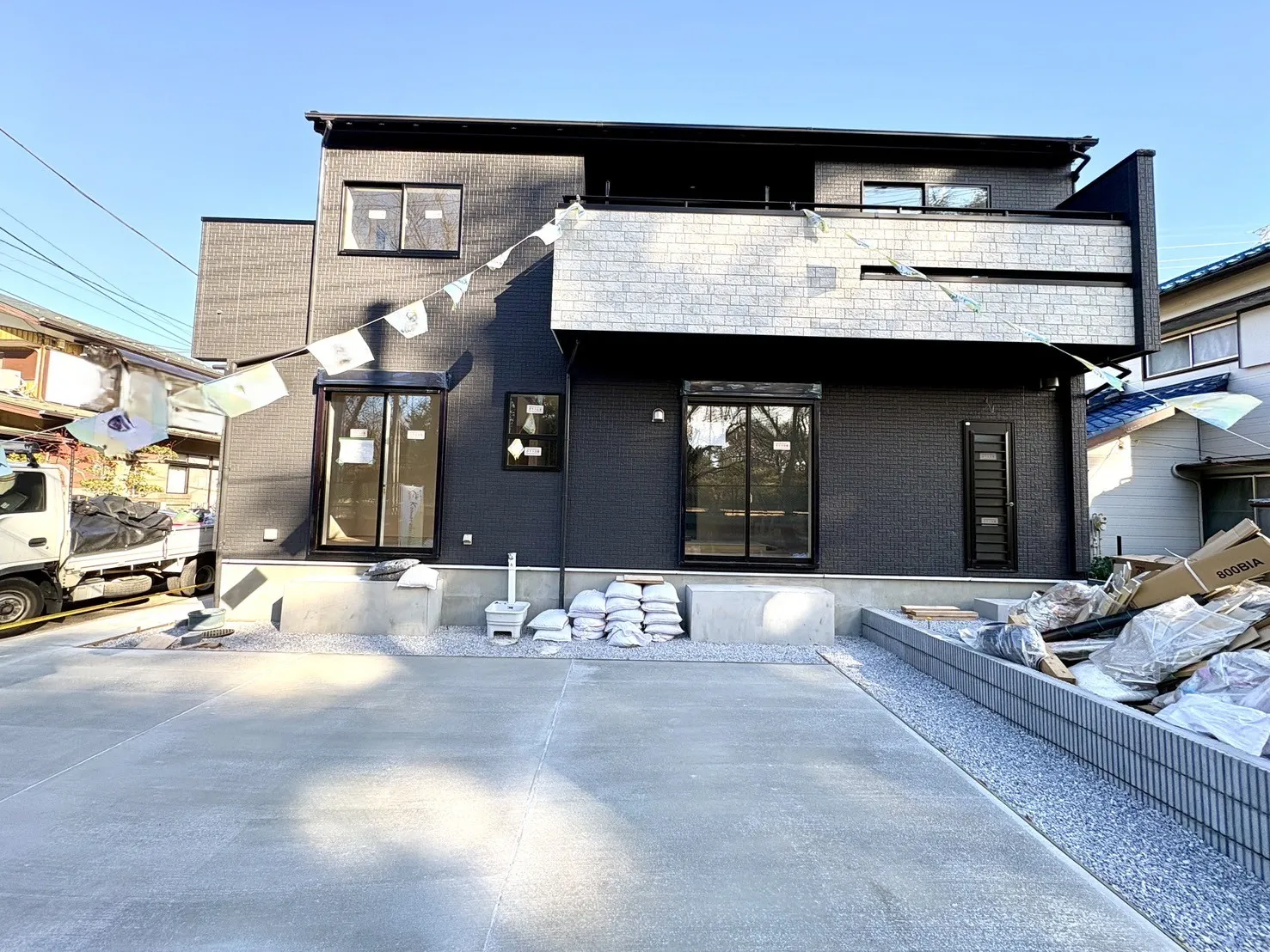 【販売現地】南道路の為、陽当たり良好♪