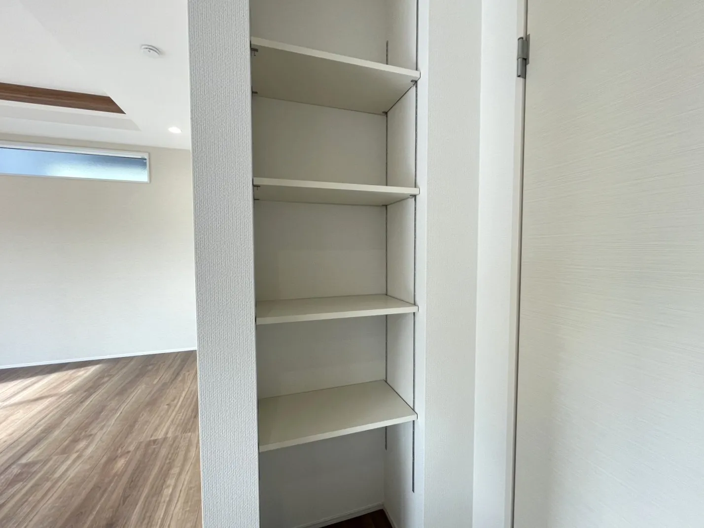 2号棟 キッチン横 可動棚