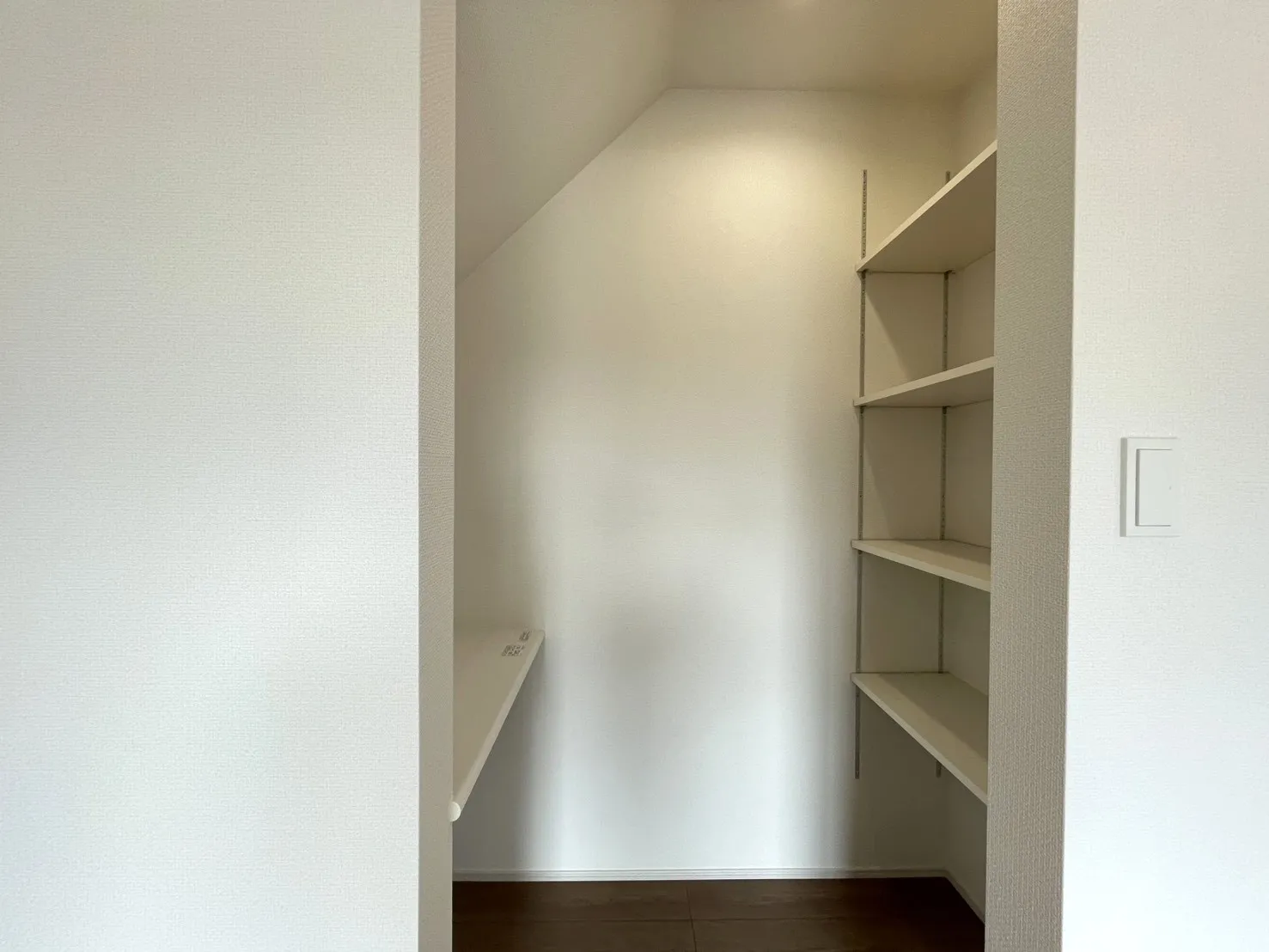 2号棟 キッズヌック 可動棚4段