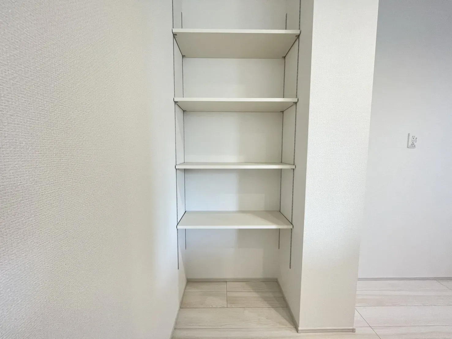 1号棟 キッチン横 可動棚