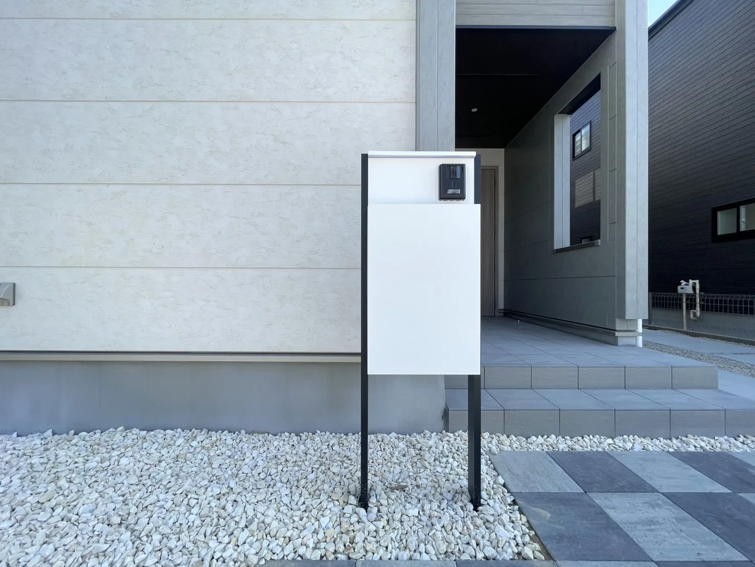 1号棟 宅配ボックス付門柱