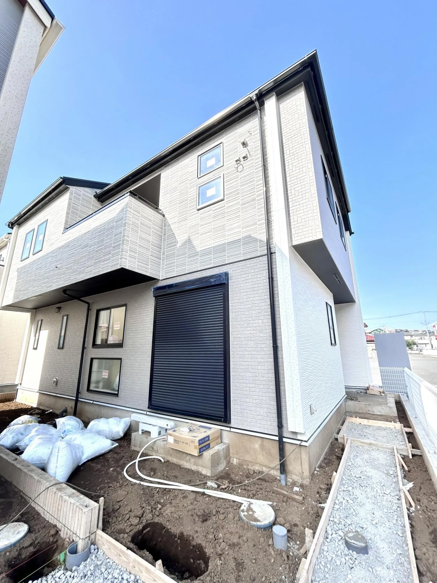 【11号棟外観】