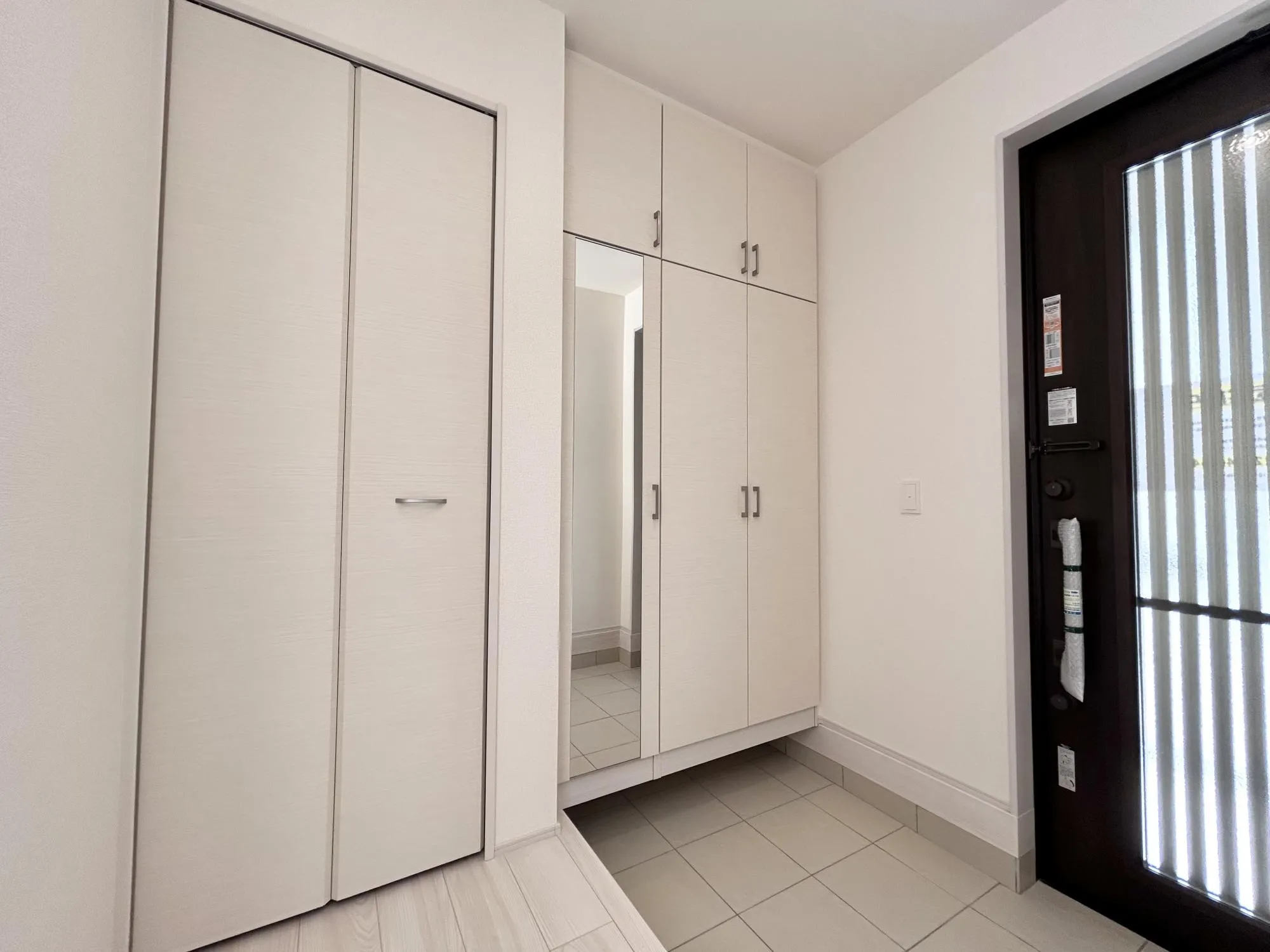 【2号棟/玄関】