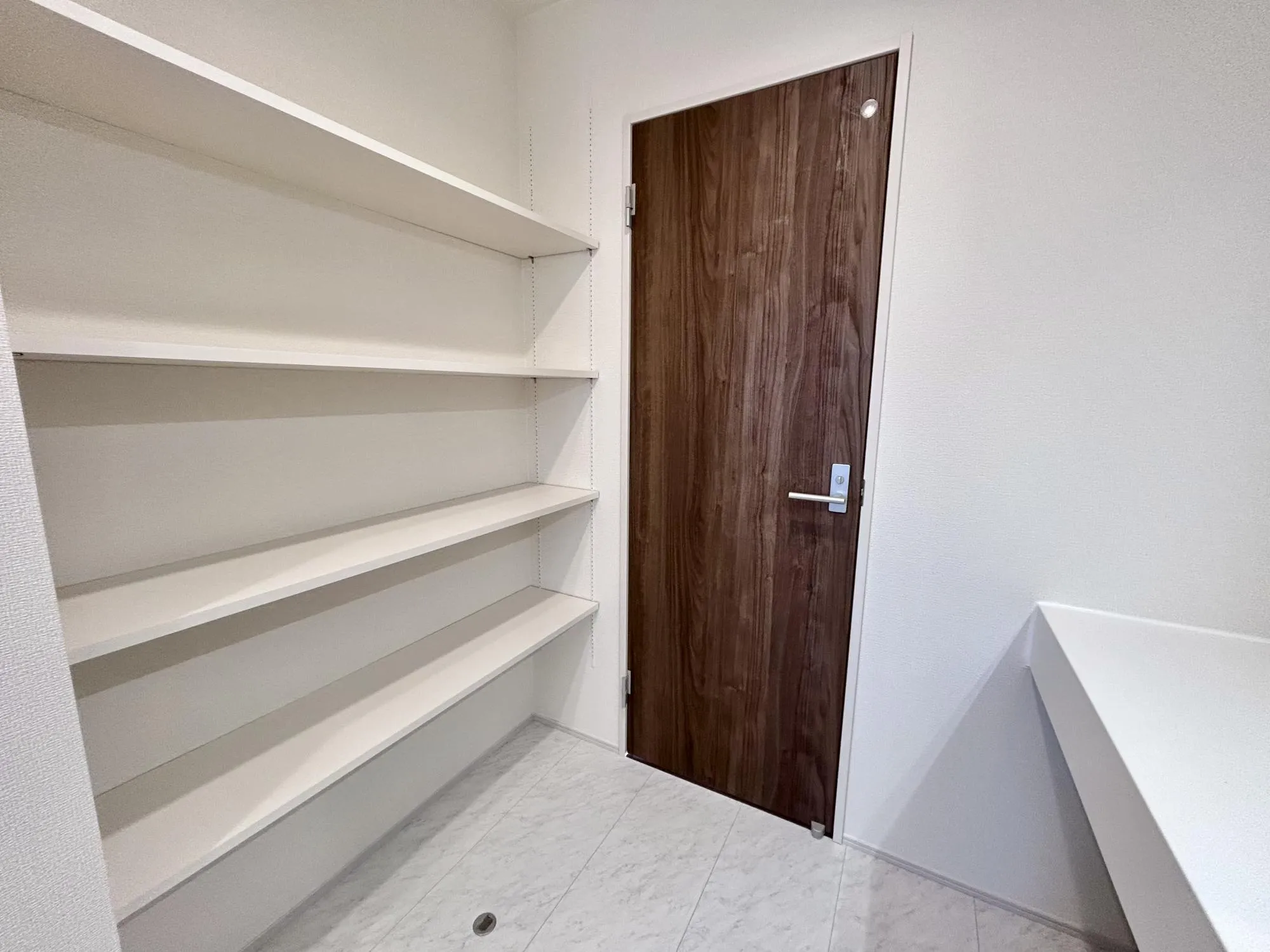 【3号棟/洗面室収納】