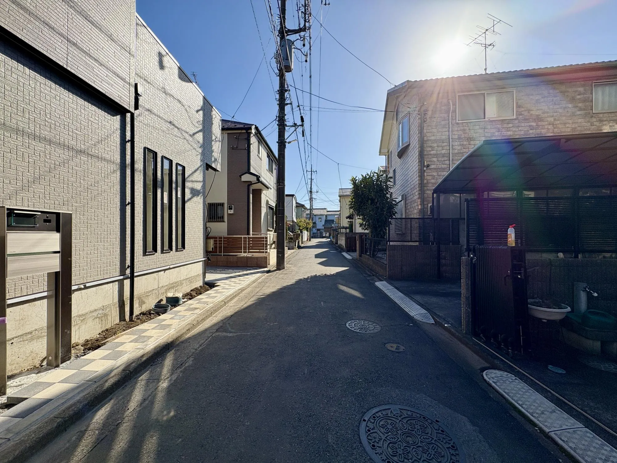 【前面道路含む現地写真】