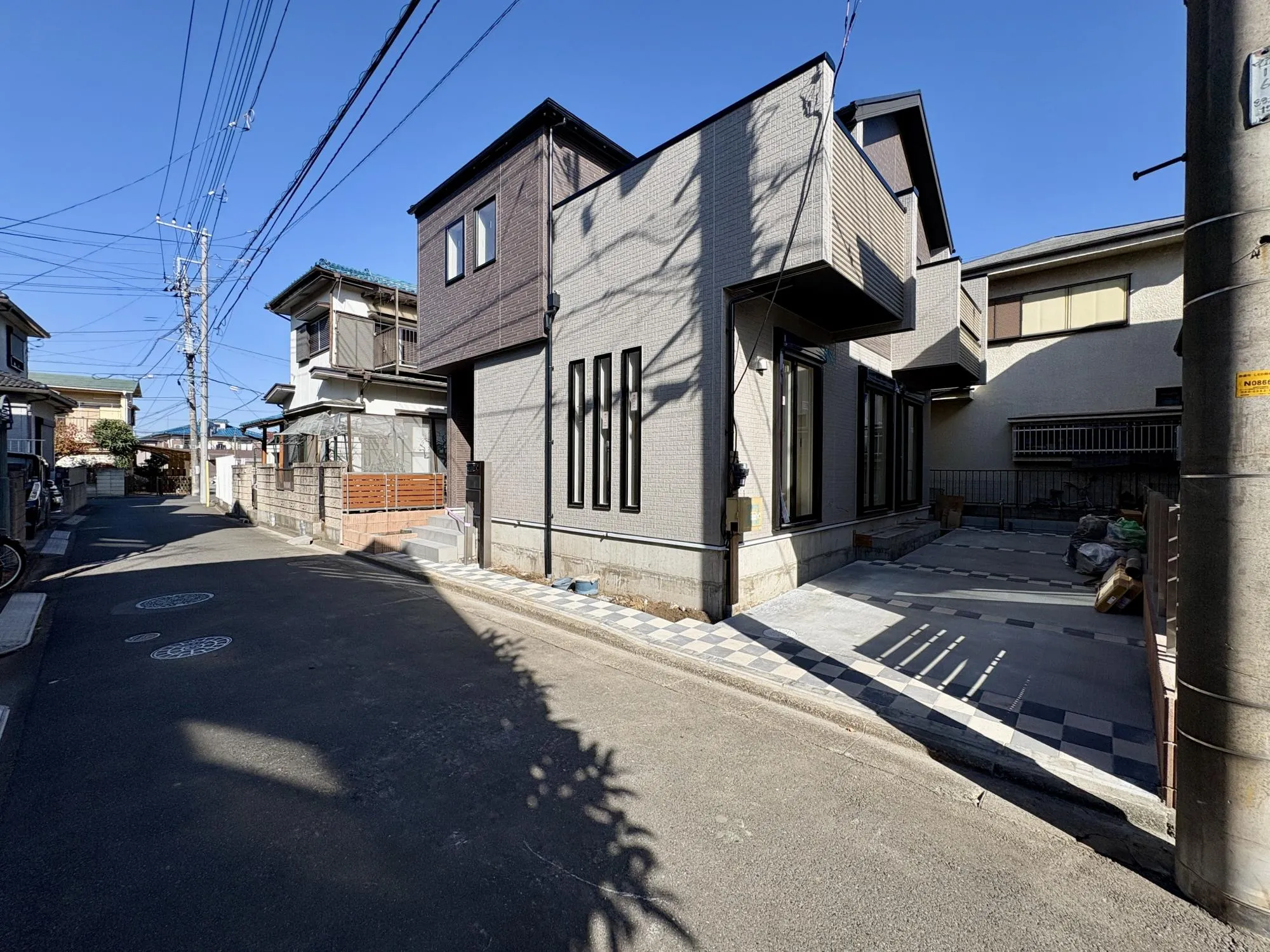 【前面道路含む現地写真】