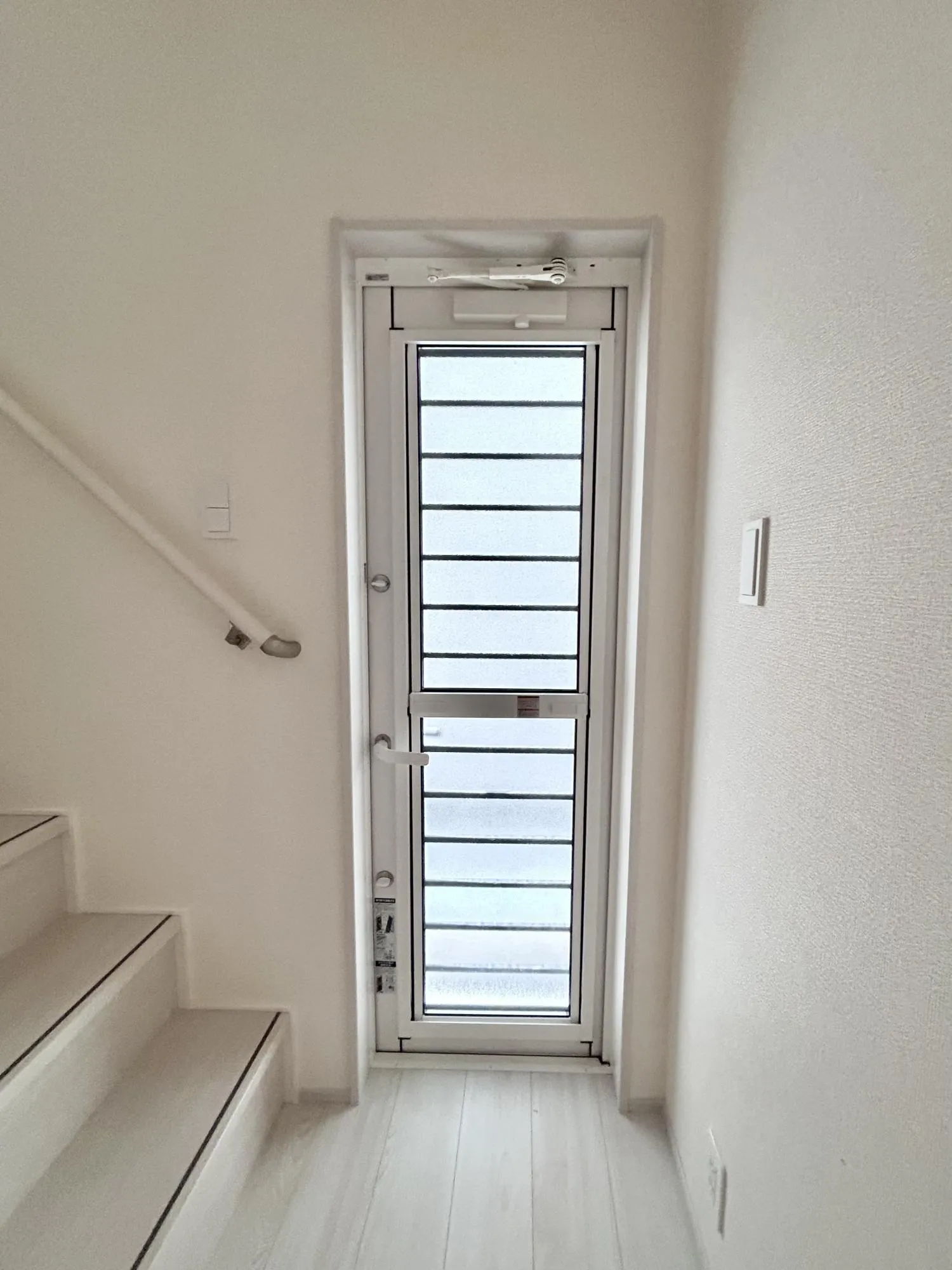 【1号棟勝手口】