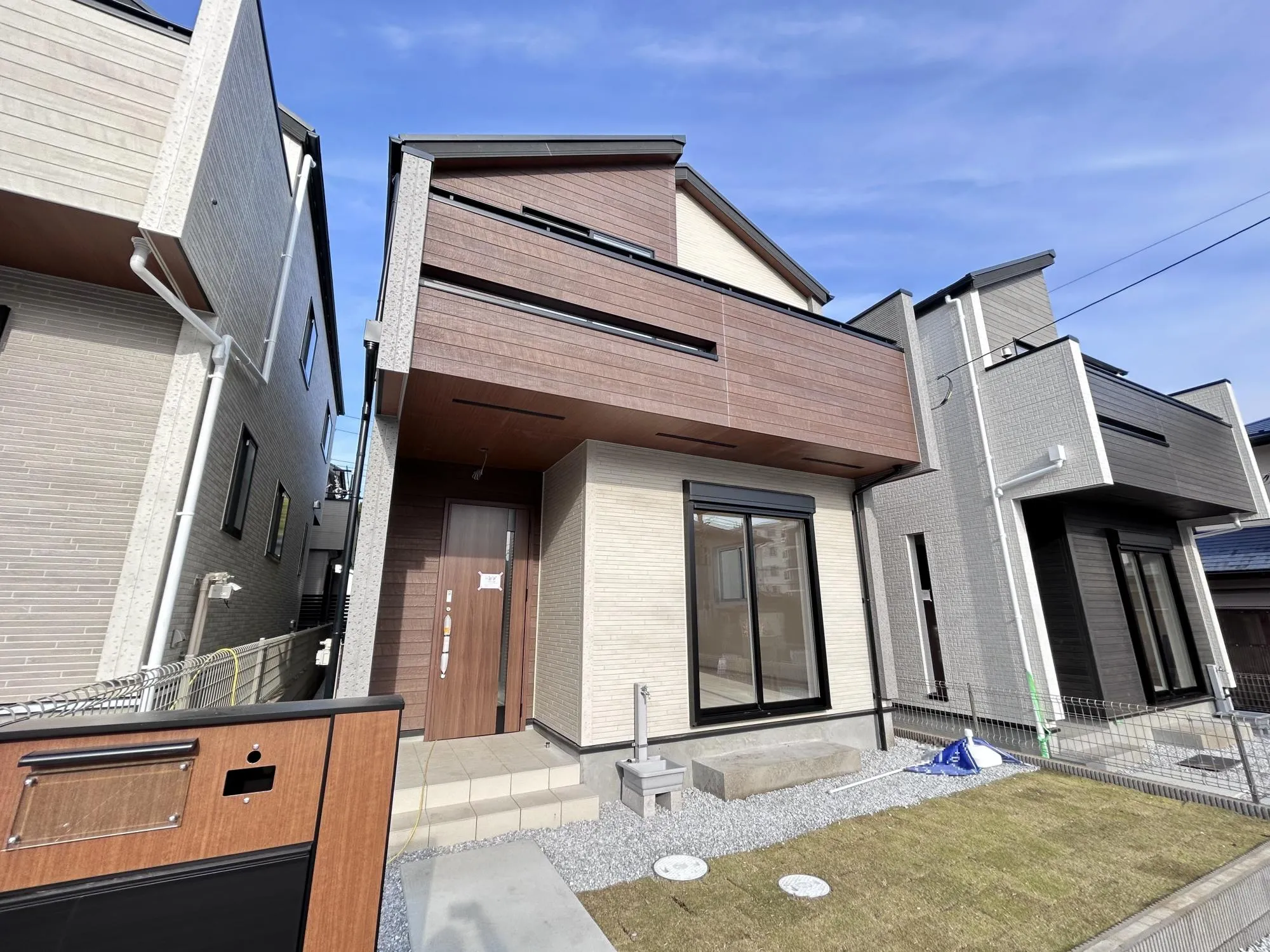 【2号棟外観①】