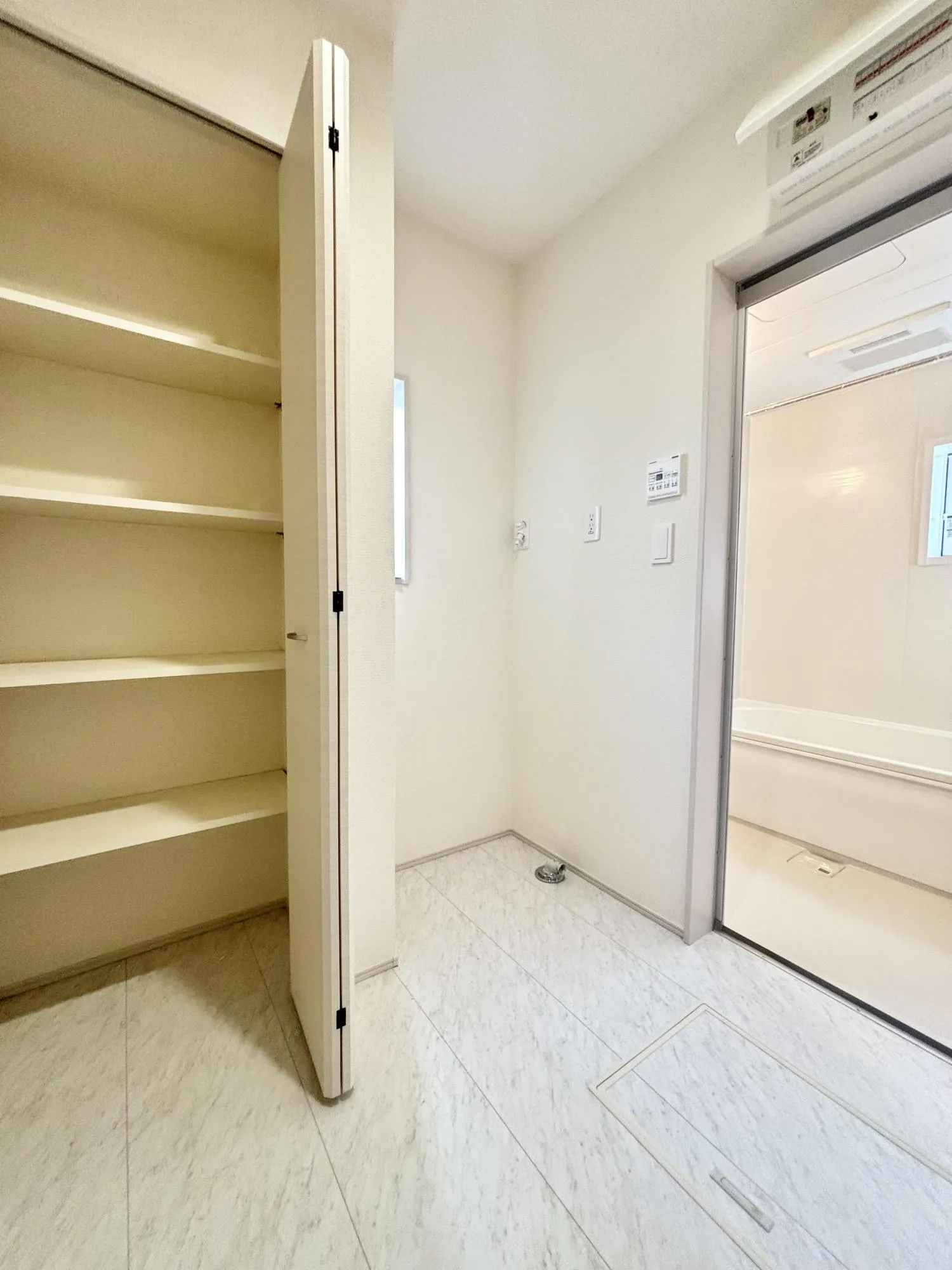 【2号棟洗面室】