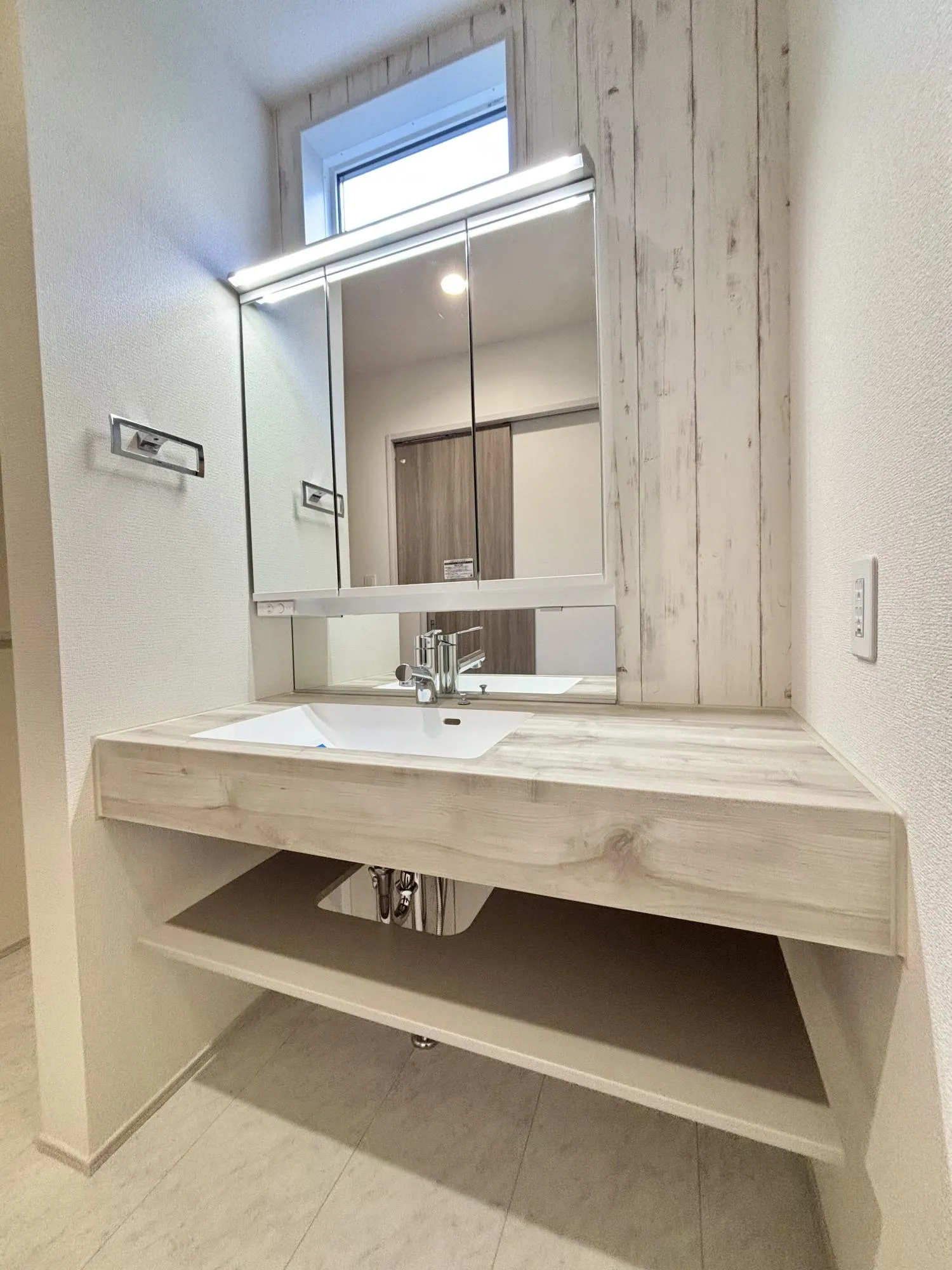 【3号棟洗面化粧台】