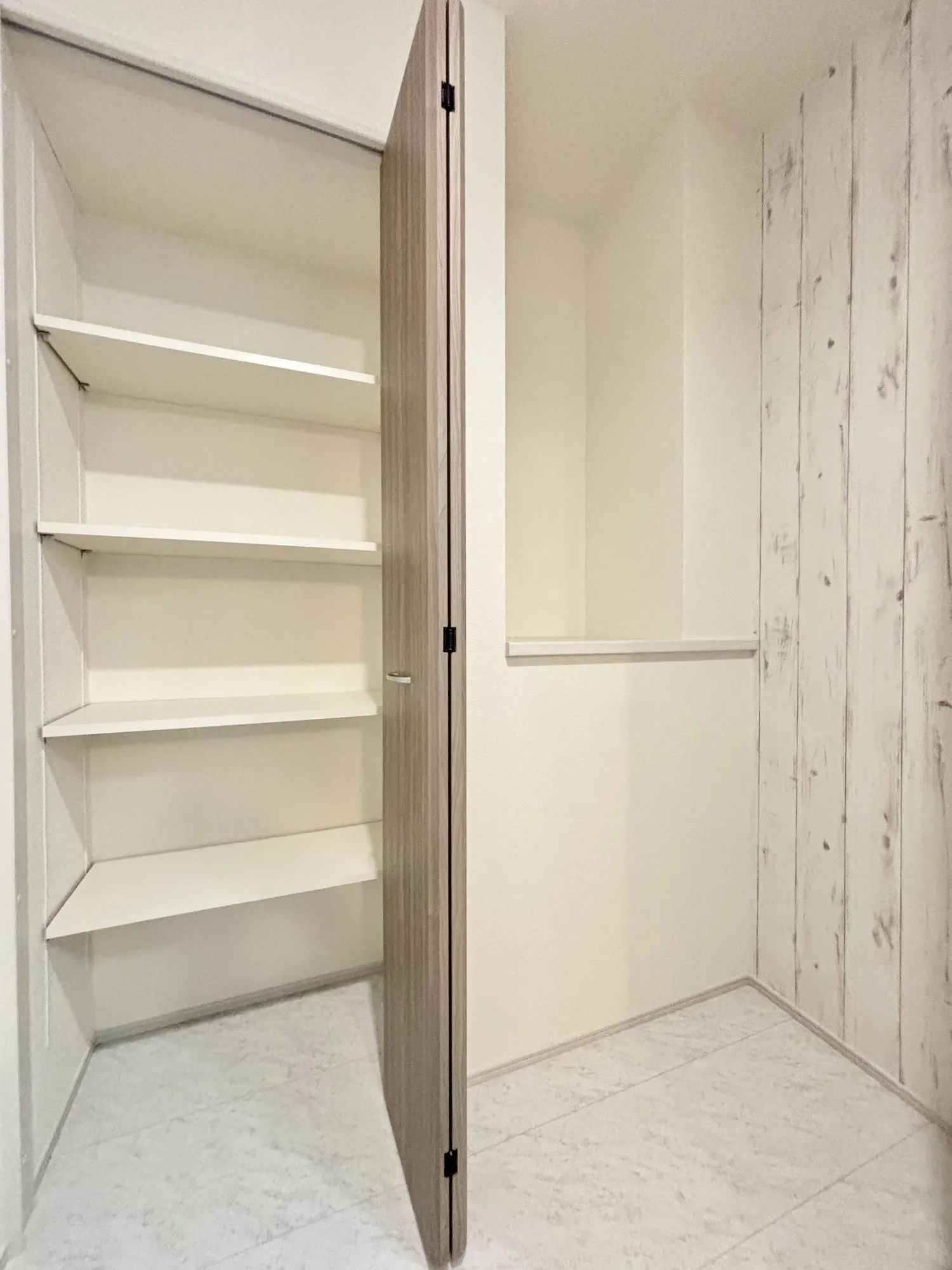 【3号棟洗面室収納】