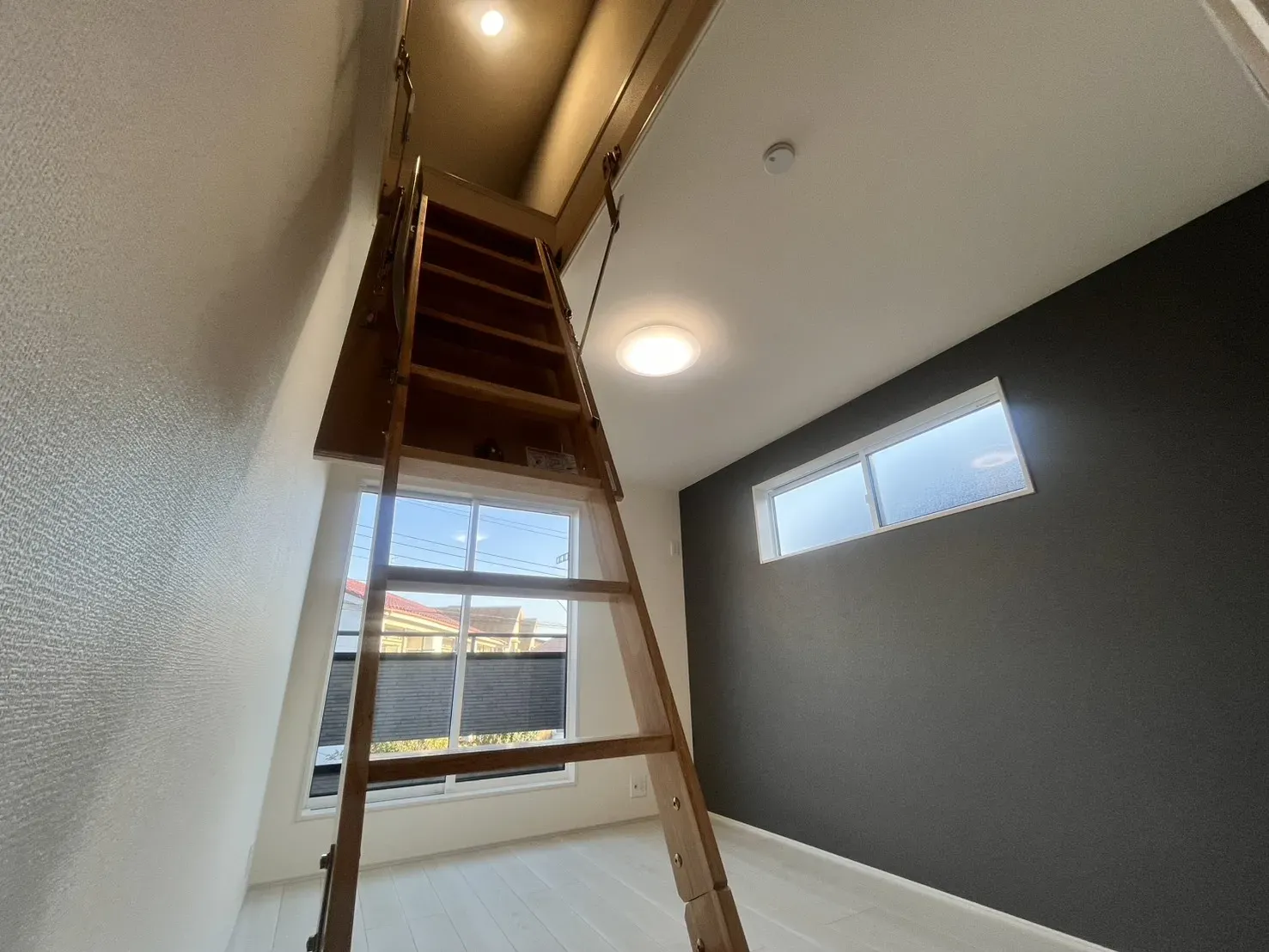 【2号棟】洋室6.0帖小屋裏収納(グルニエ)