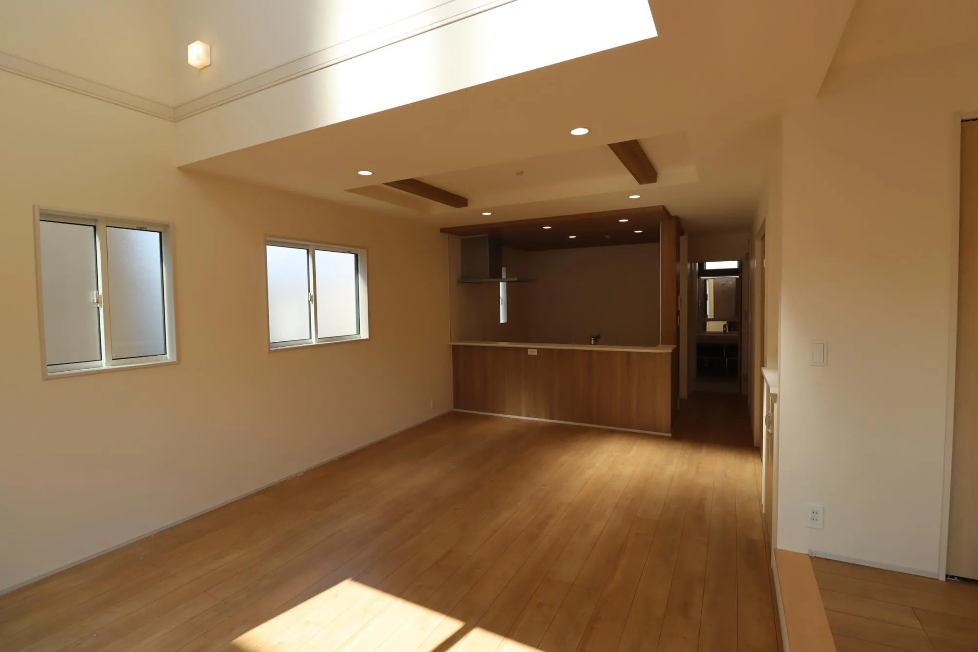 1号棟　リビングダイニングキッチン
18.25帖(PS・カウンター含)