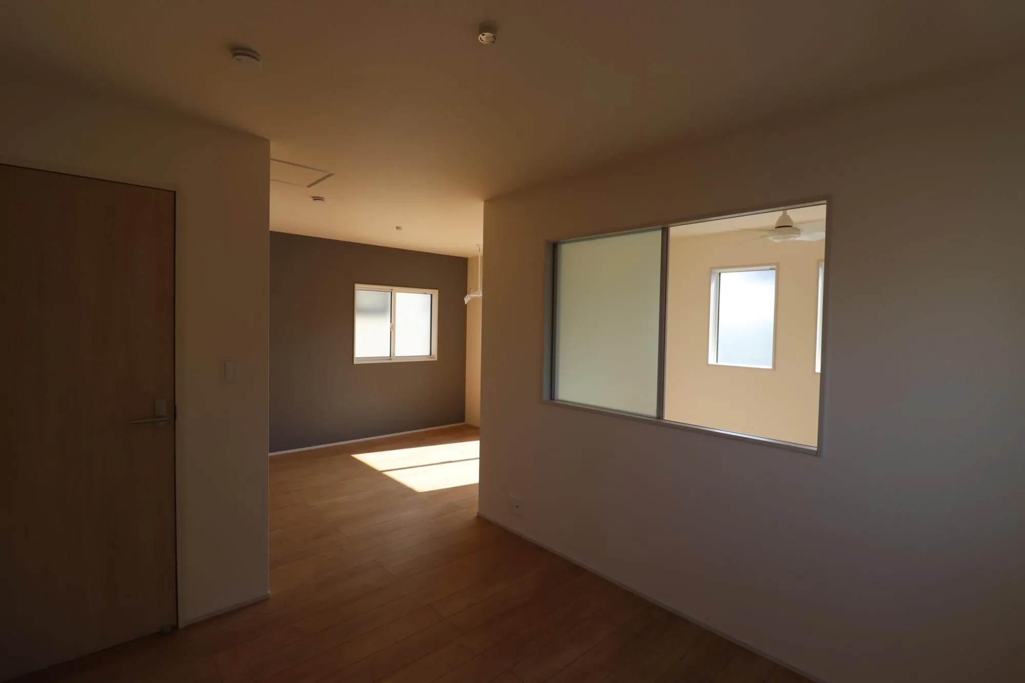 1号棟　南側寝室11.25帖
間仕切り壁設置で2部屋に変更可能
(別途有償オプション)